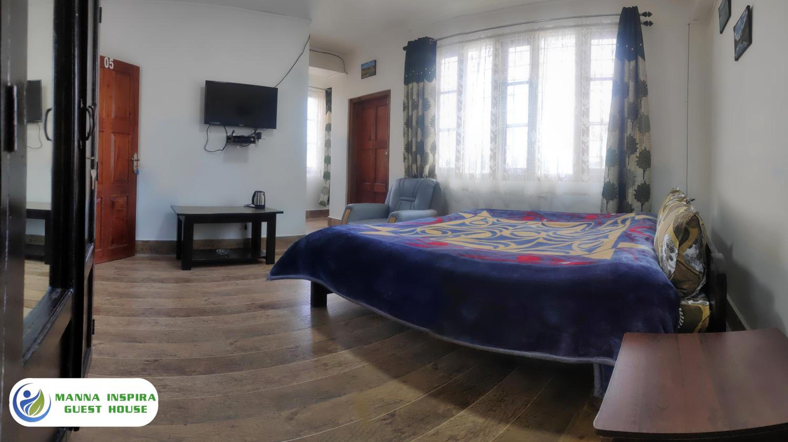 Double Room with Balcony (2 Adults + 1 Child) - Photo 21