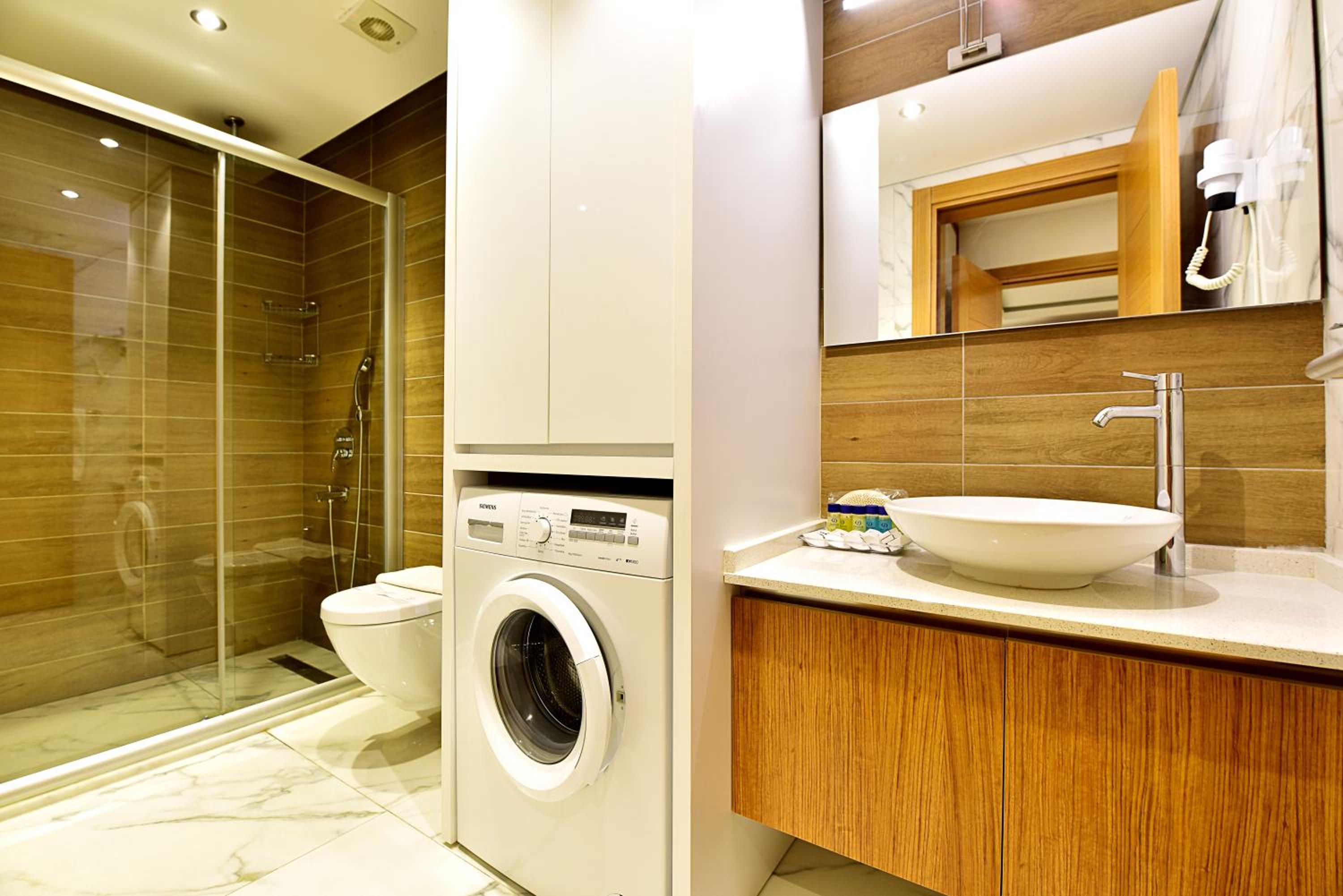 One-Bedroom Apartment with Garden or Pool View - Photo 9