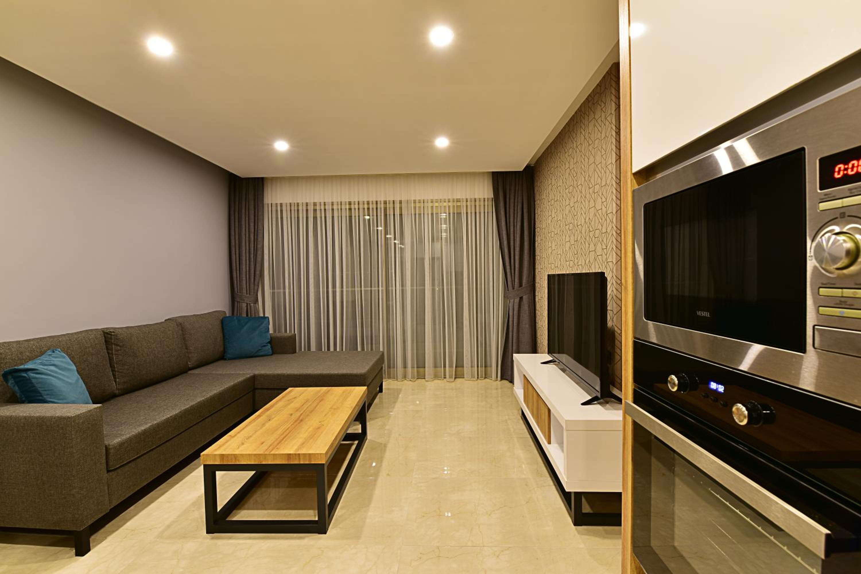 Two-Bedroom Apartment with Garden or Pool View - Photo 14