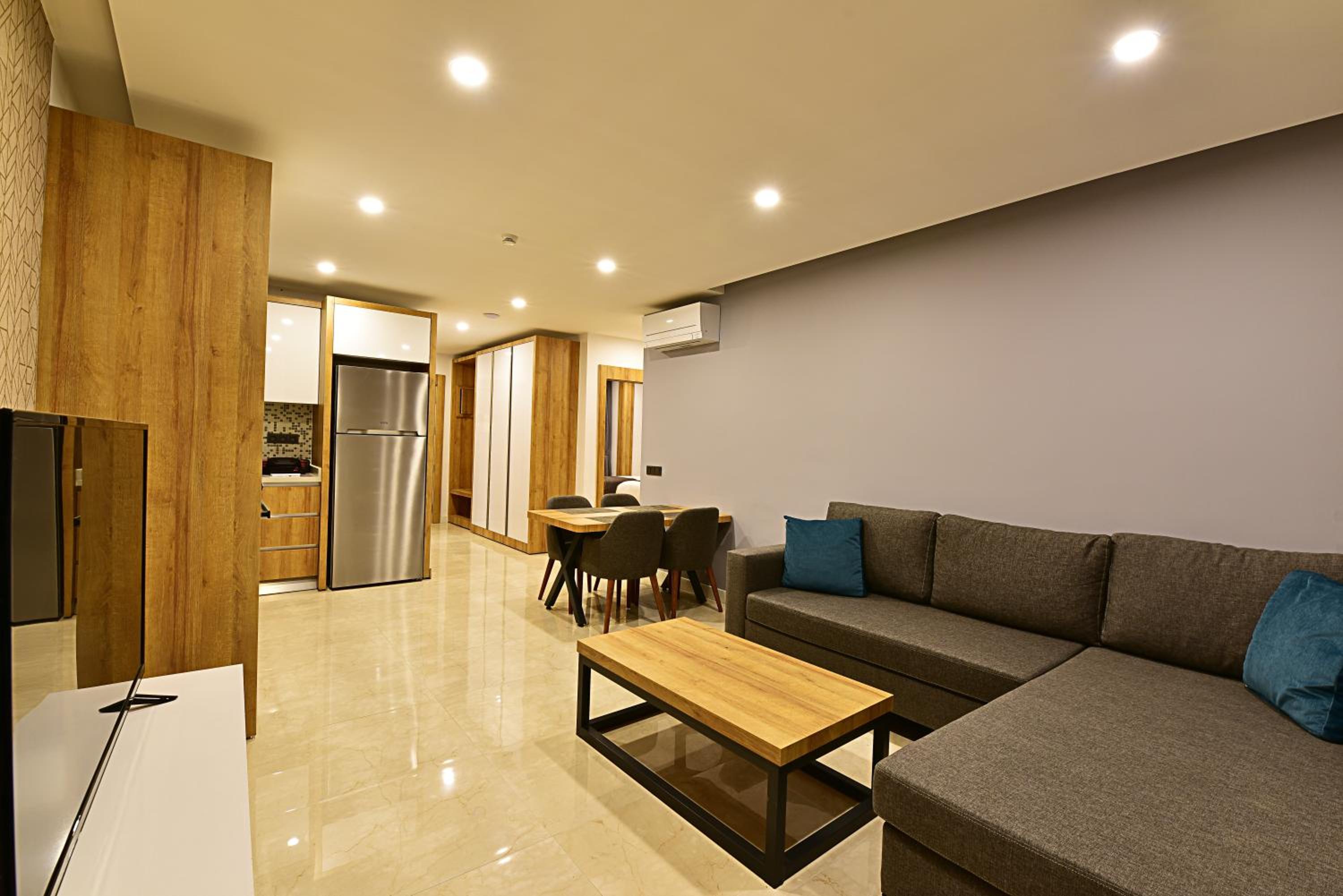 Two-Bedroom Apartment with Garden or Pool View - Photo 10