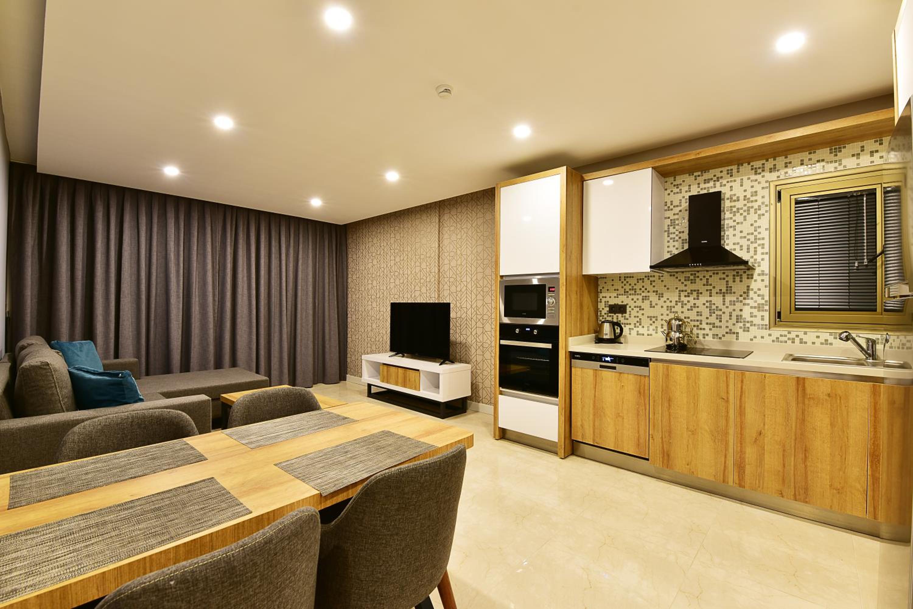 Two-Bedroom Apartment with Garden or Pool View - Photo 12