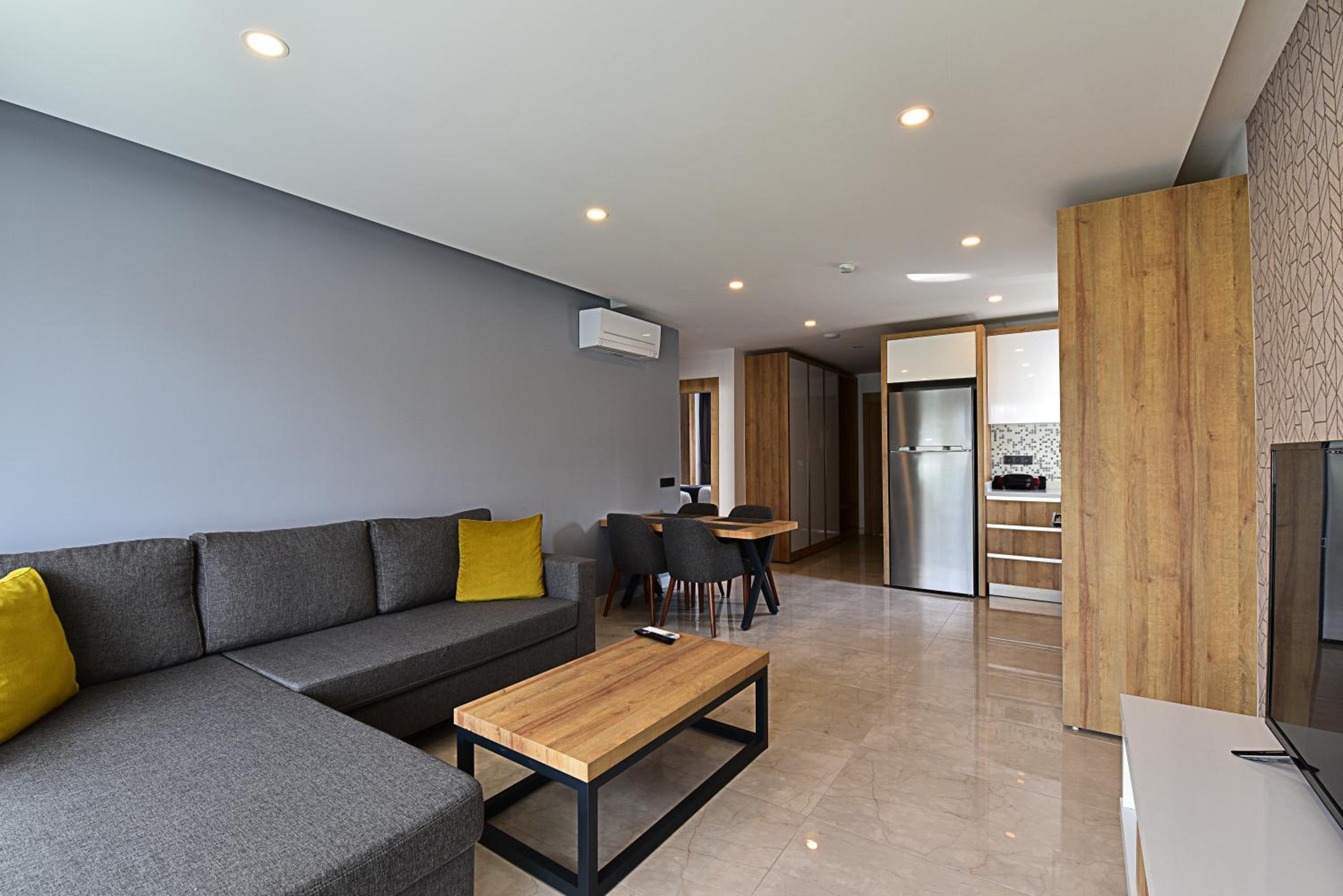 Two-Bedroom Apartment with Garden or Pool View - Photo 1