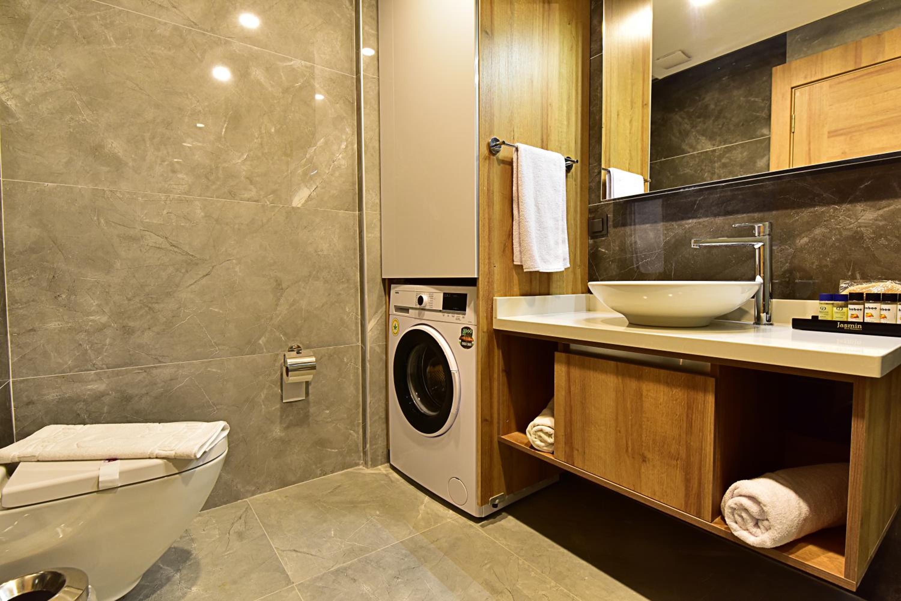 Two-Bedroom Apartment with Garden or Pool View - Photo 8