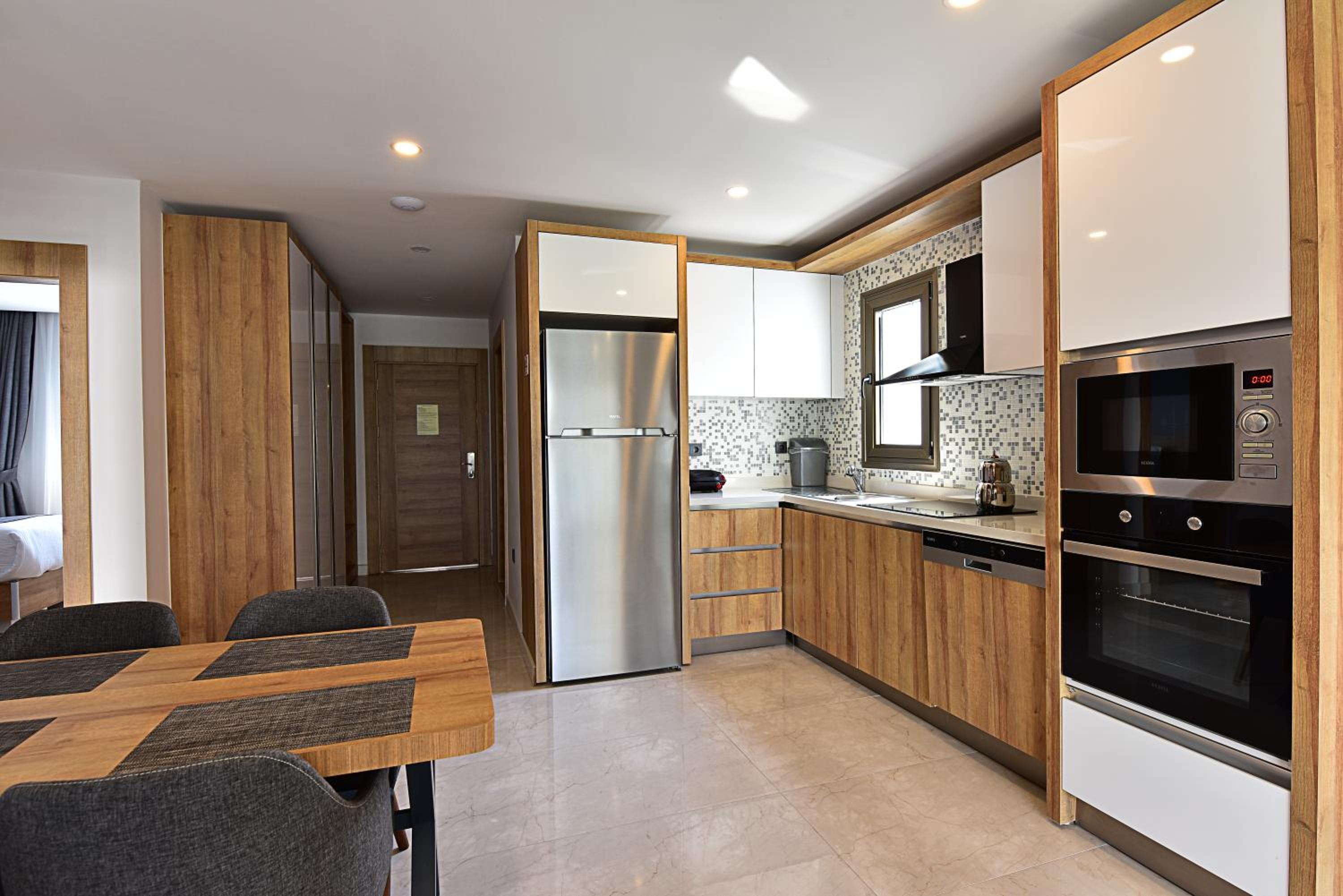 Two-Bedroom Apartment with Garden or Pool View - Photo 7