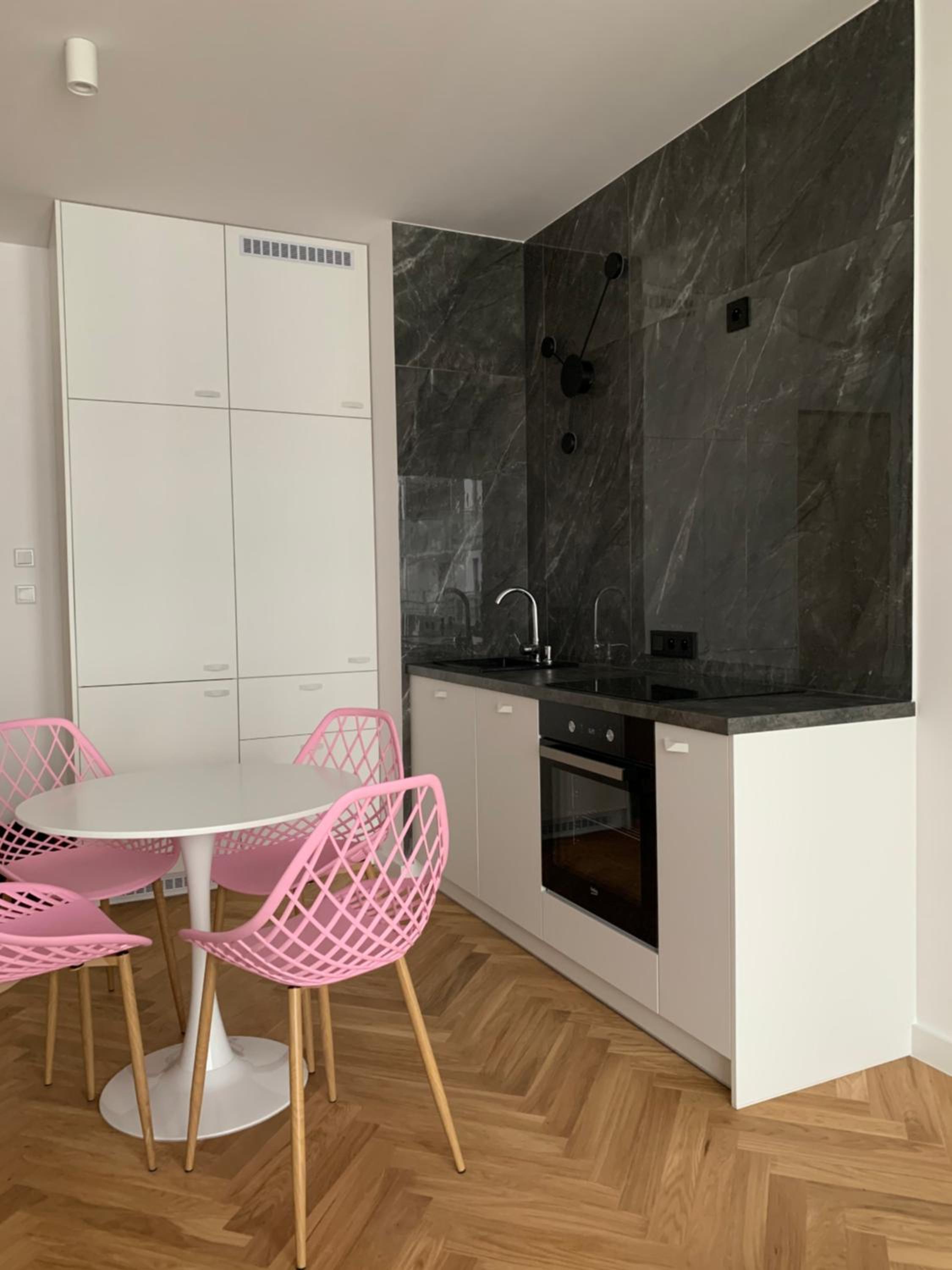 One-Bedroom Apartment - Photo 2