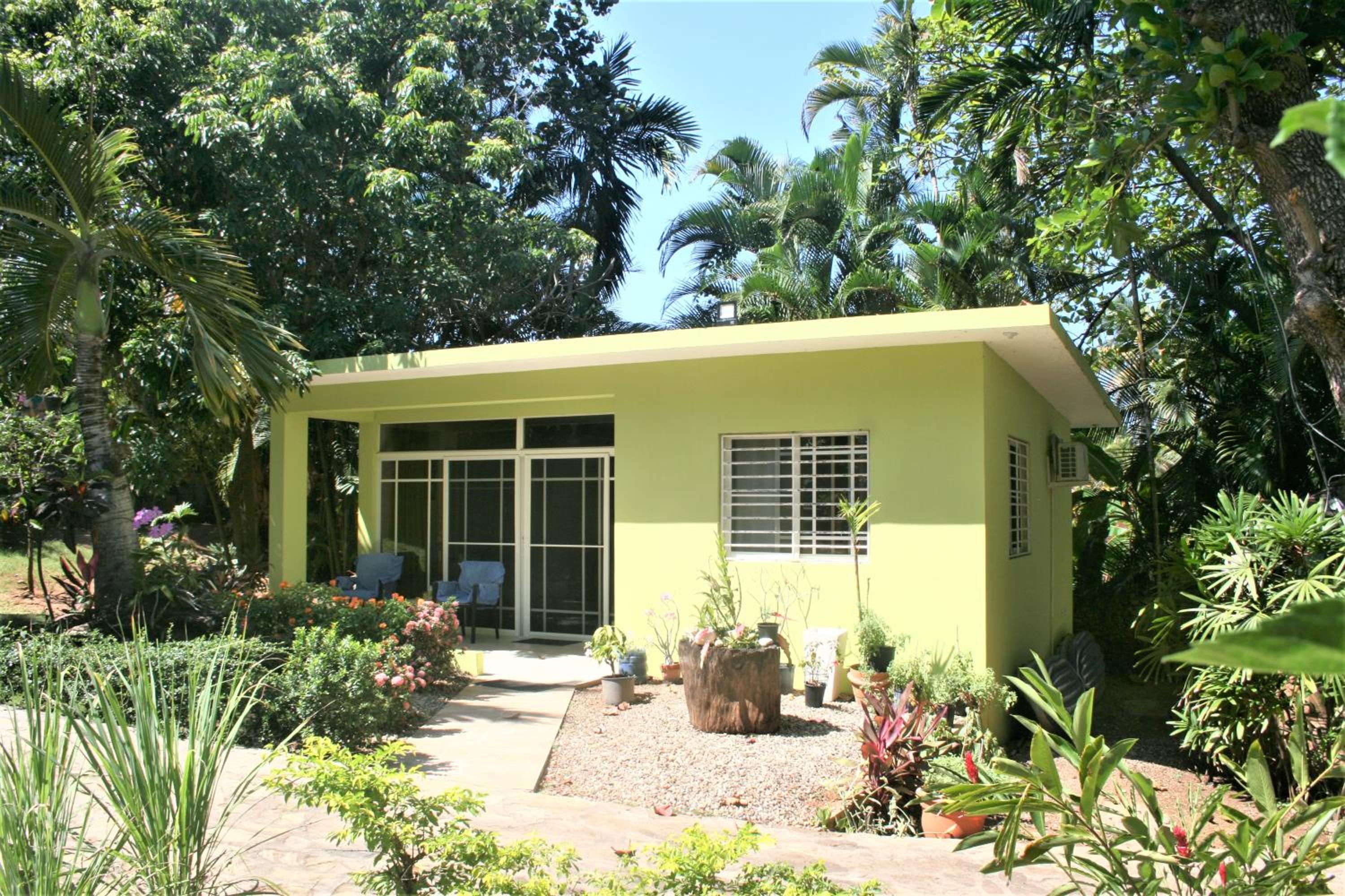Deluxe Bungalow with Garden View photo 2