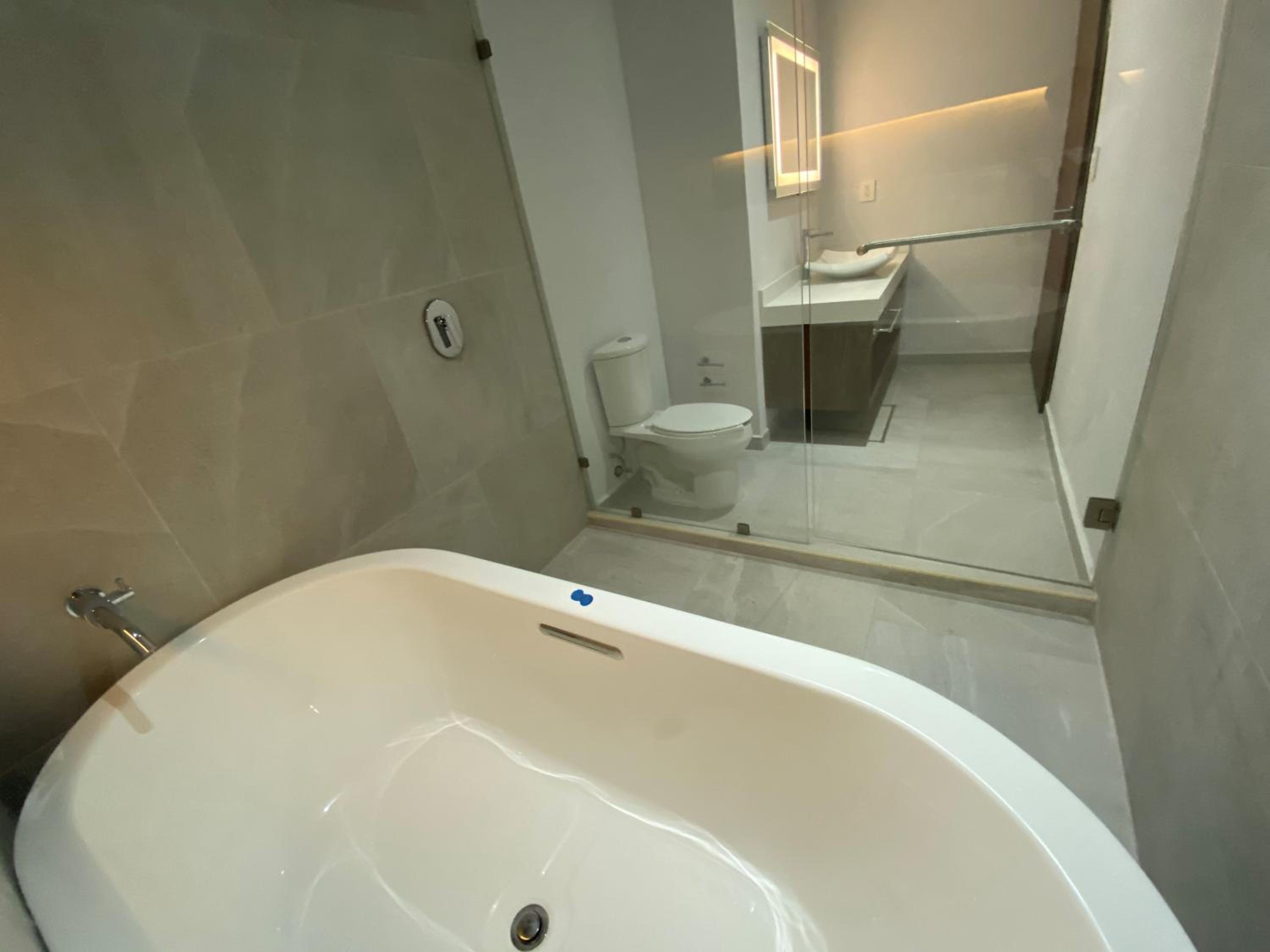 King Suite - Non-Smoking - Photo 5