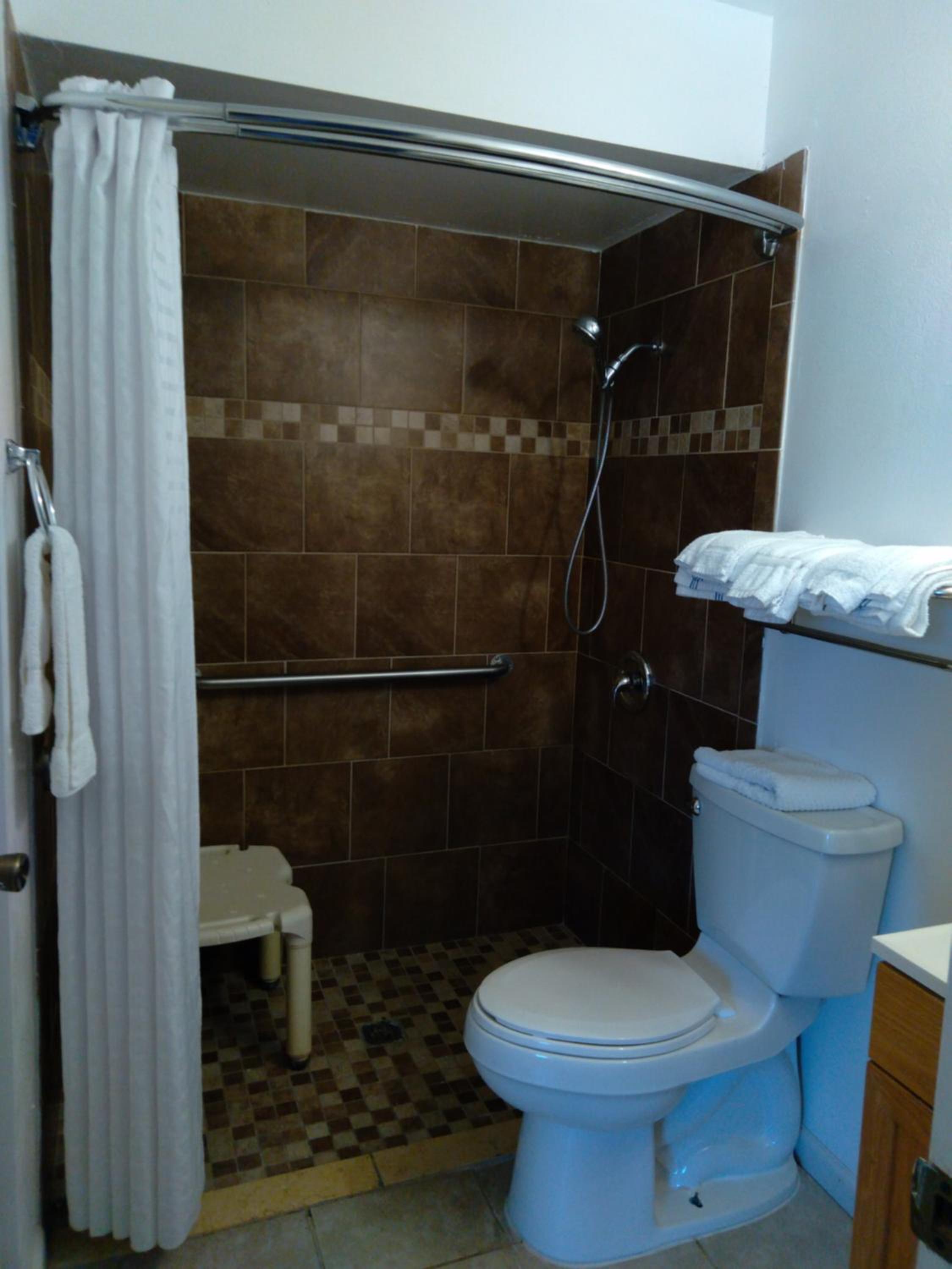 King Room - Non-Smoking - Photo 2