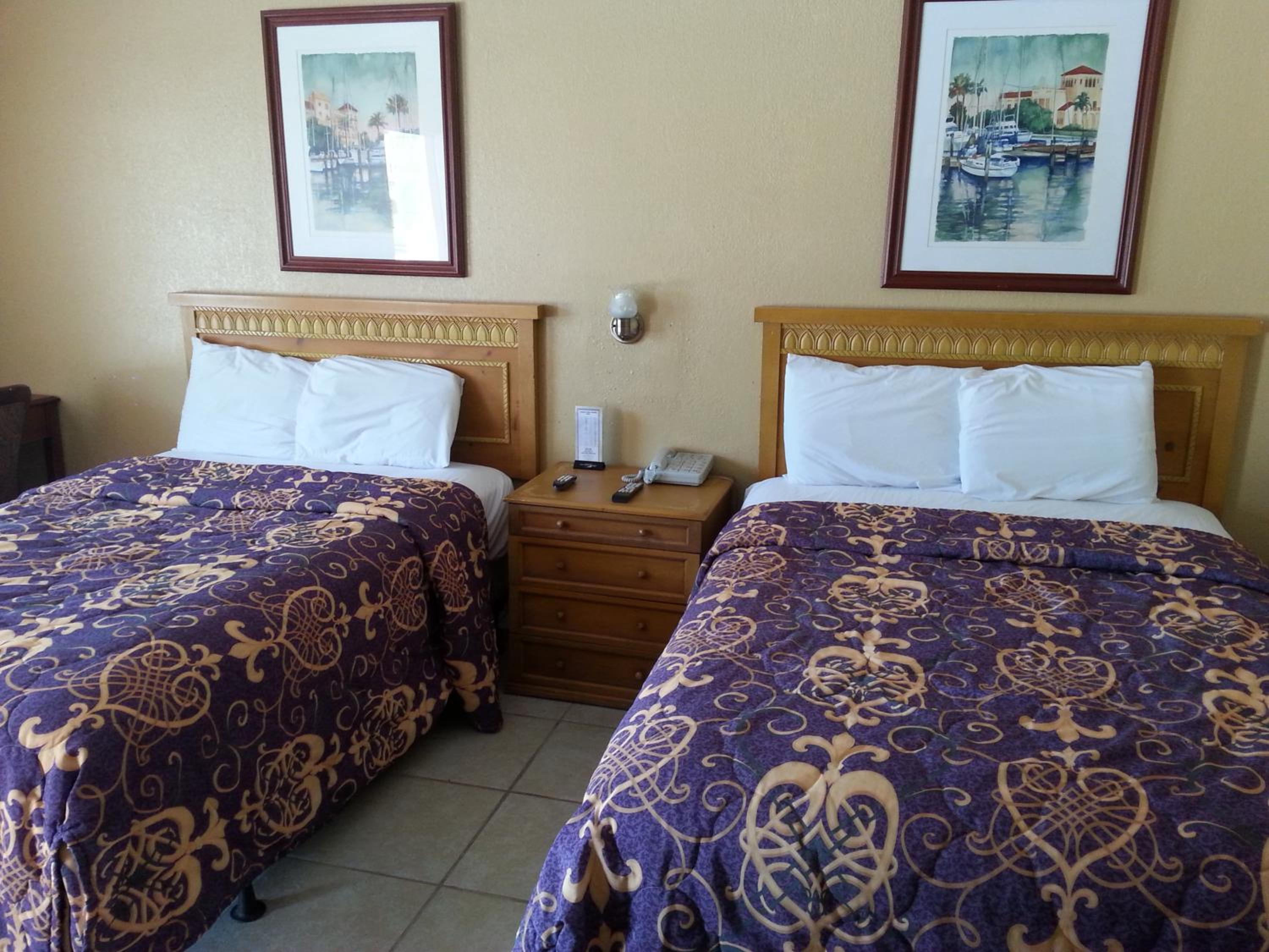 Double Room with Two Double Beds - Smoking - Photo 2