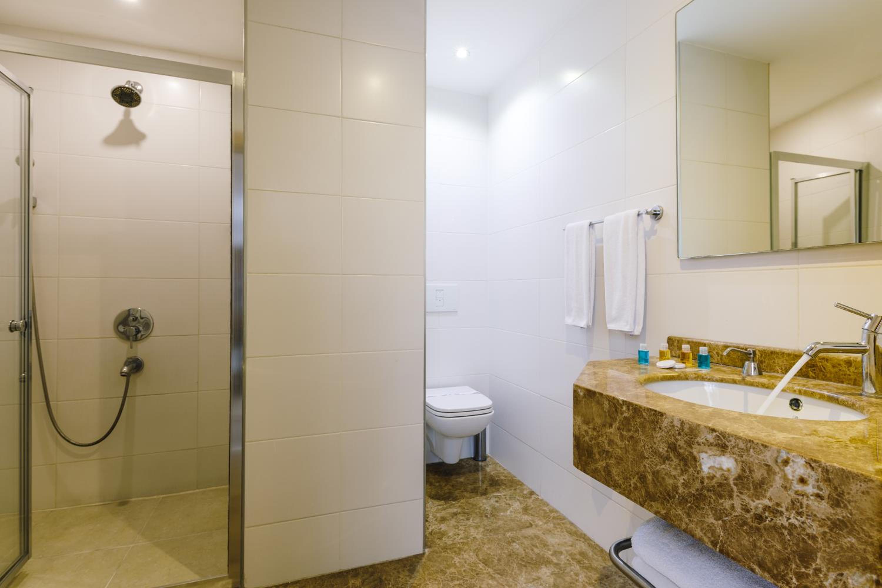 Deluxe Double Room with Balcony photo 2