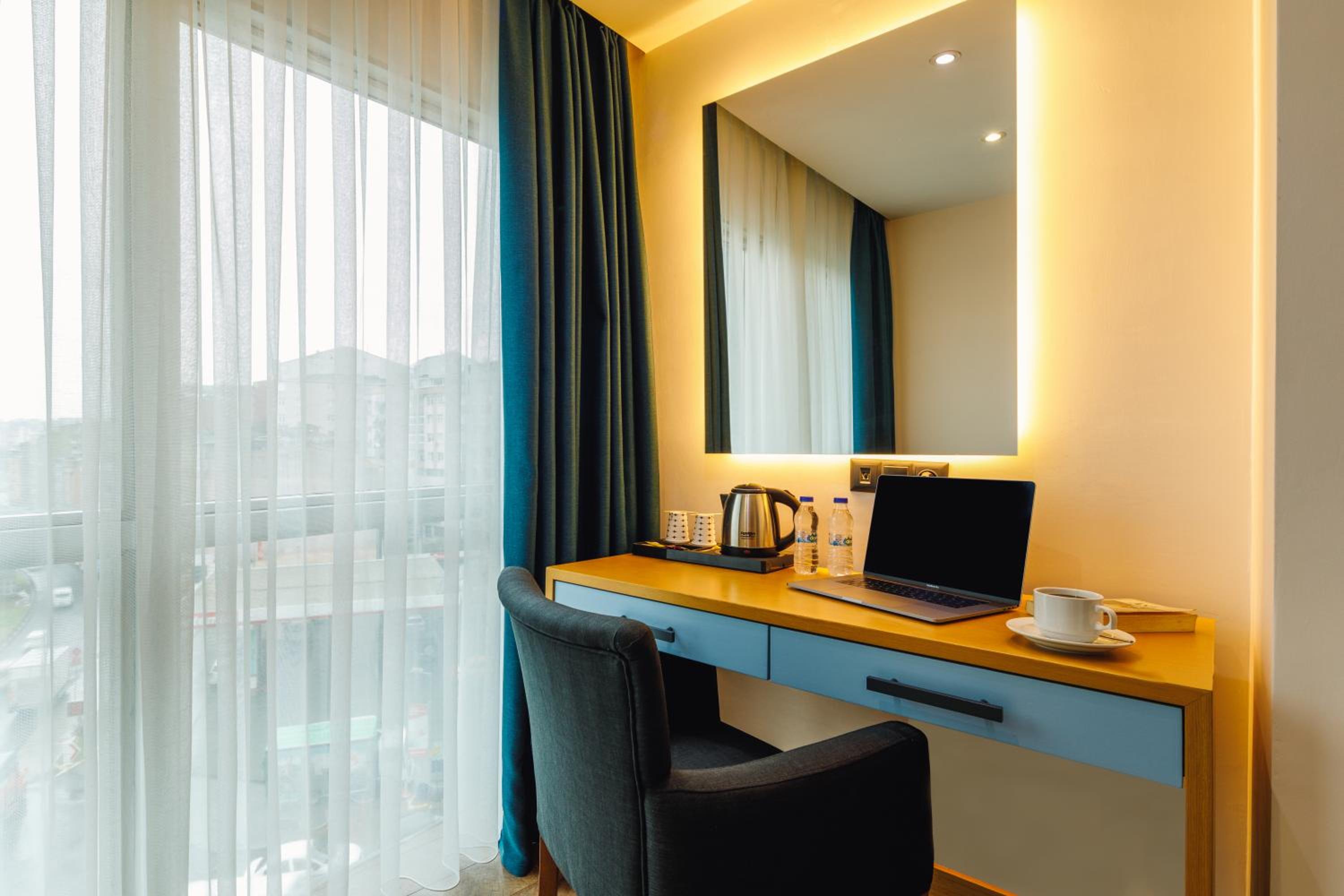 Deluxe Double Room with Balcony photo 3