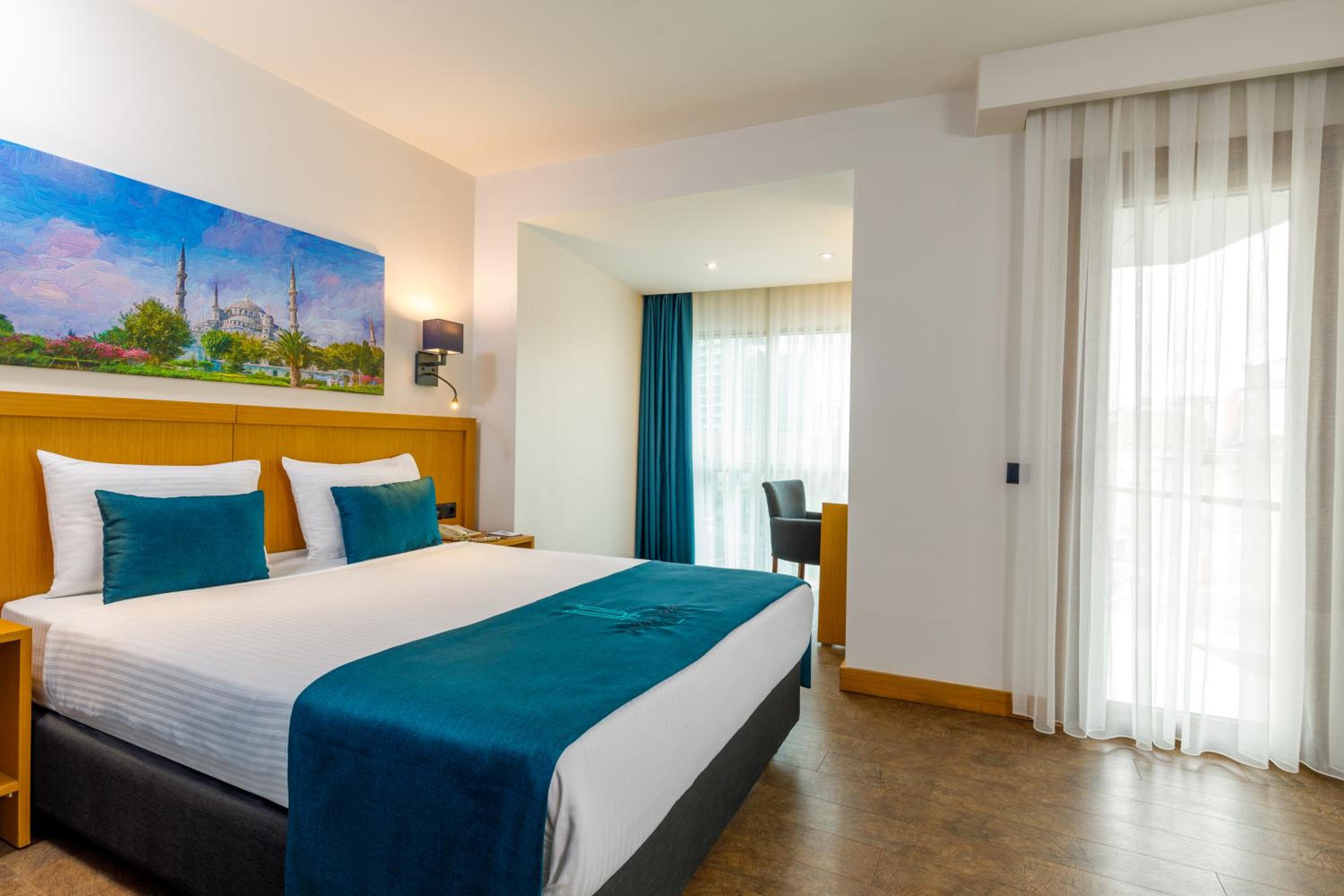 Deluxe Double Room with Balcony photo 1