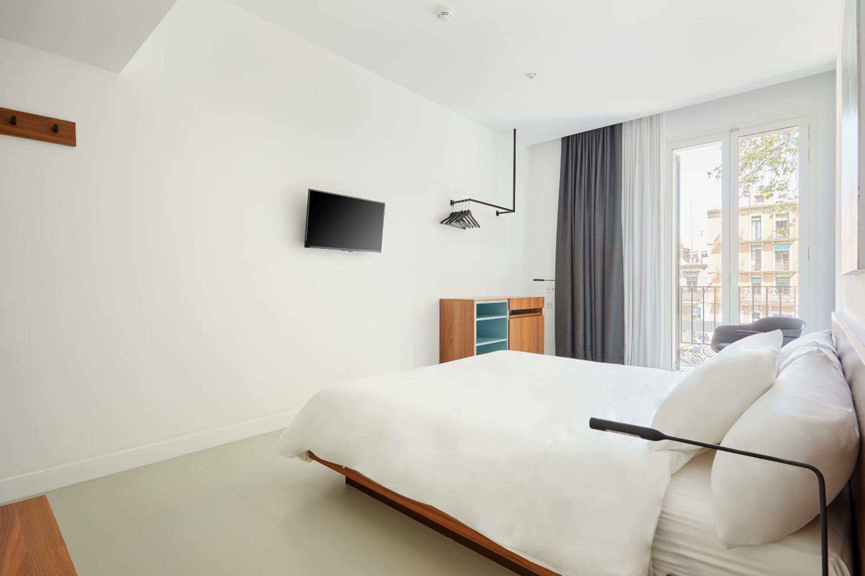 Deluxe Double Room with Balcony photo 3