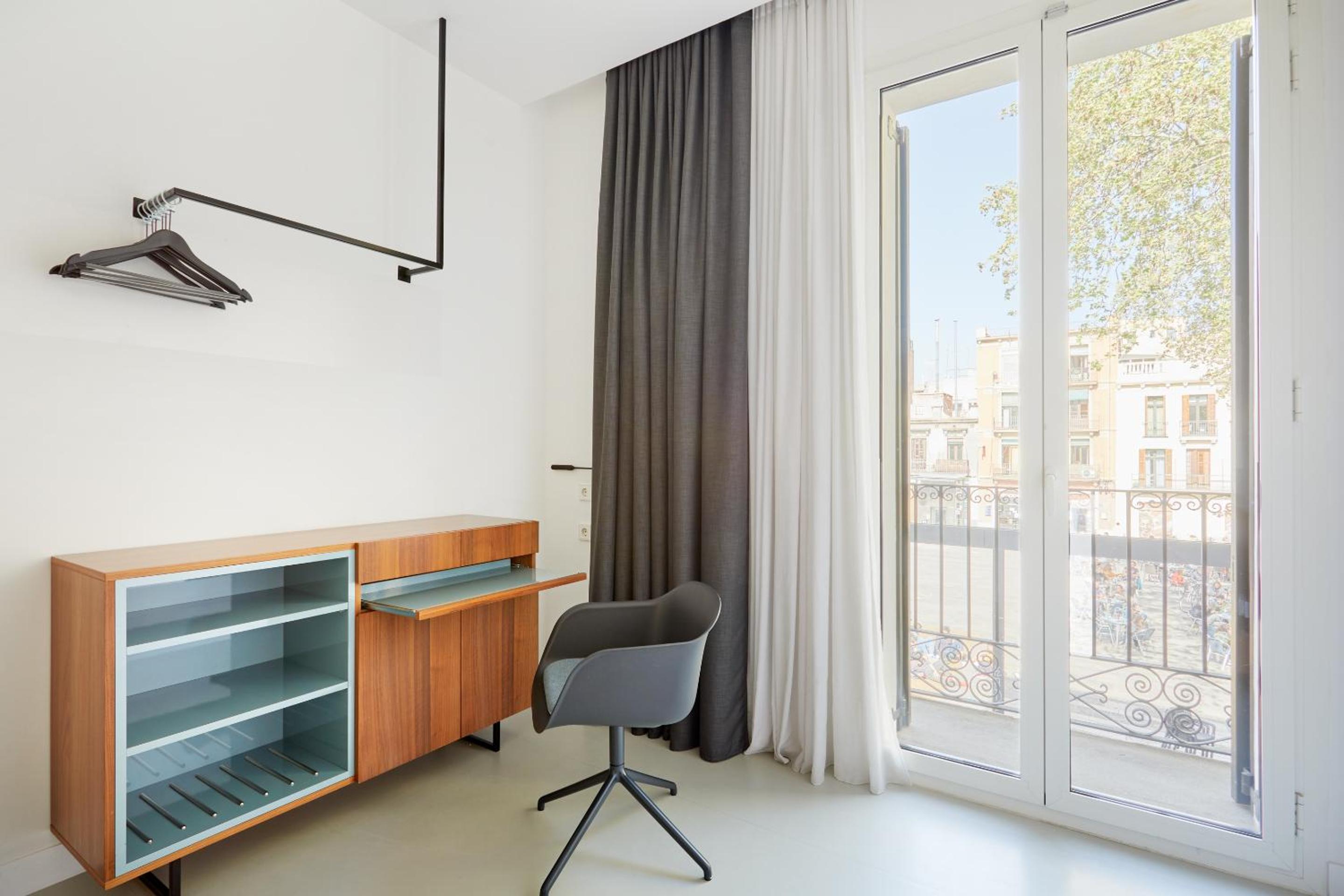 Deluxe Double Room with Balcony photo 2