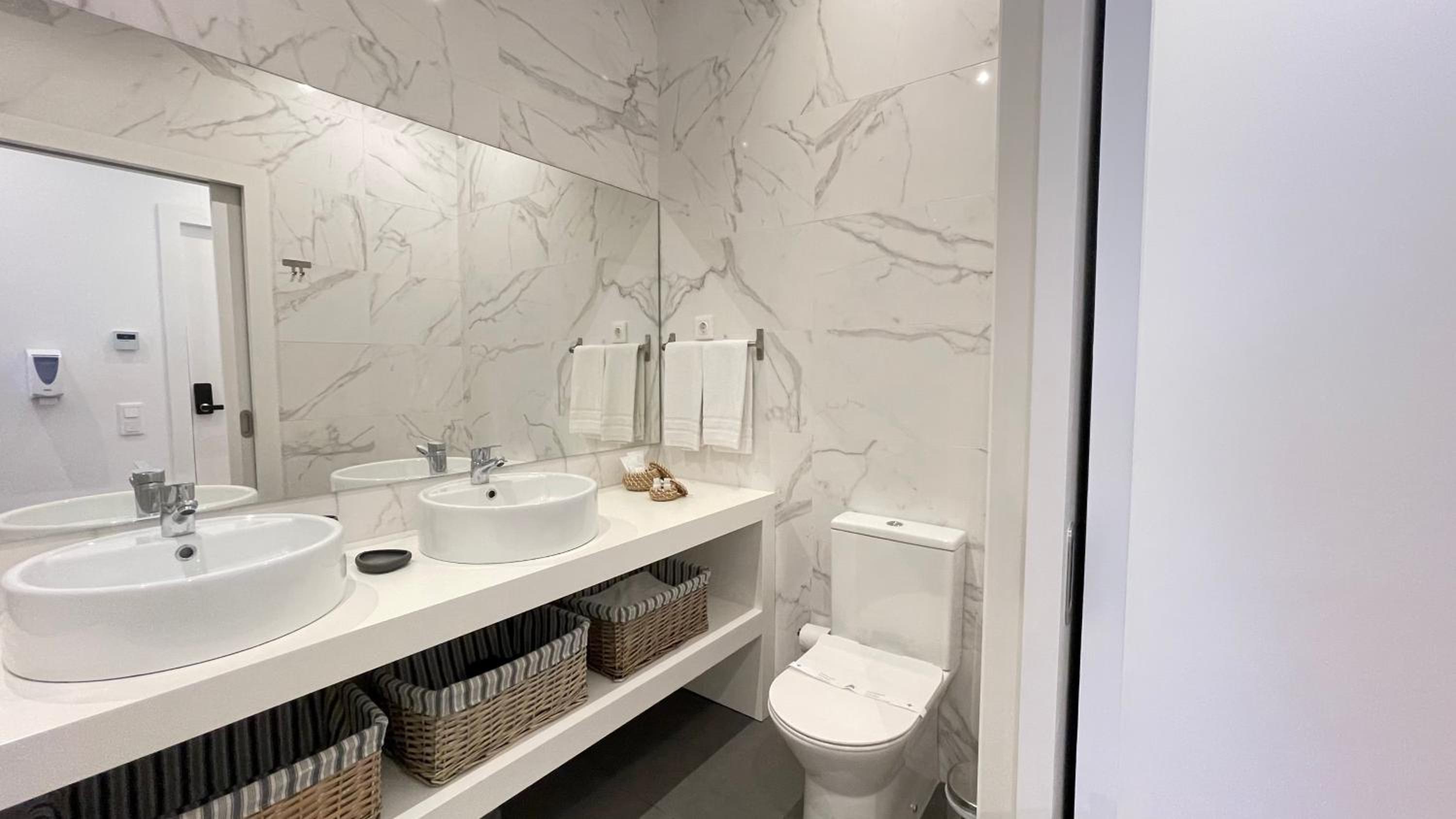 Double Room - Photo 16