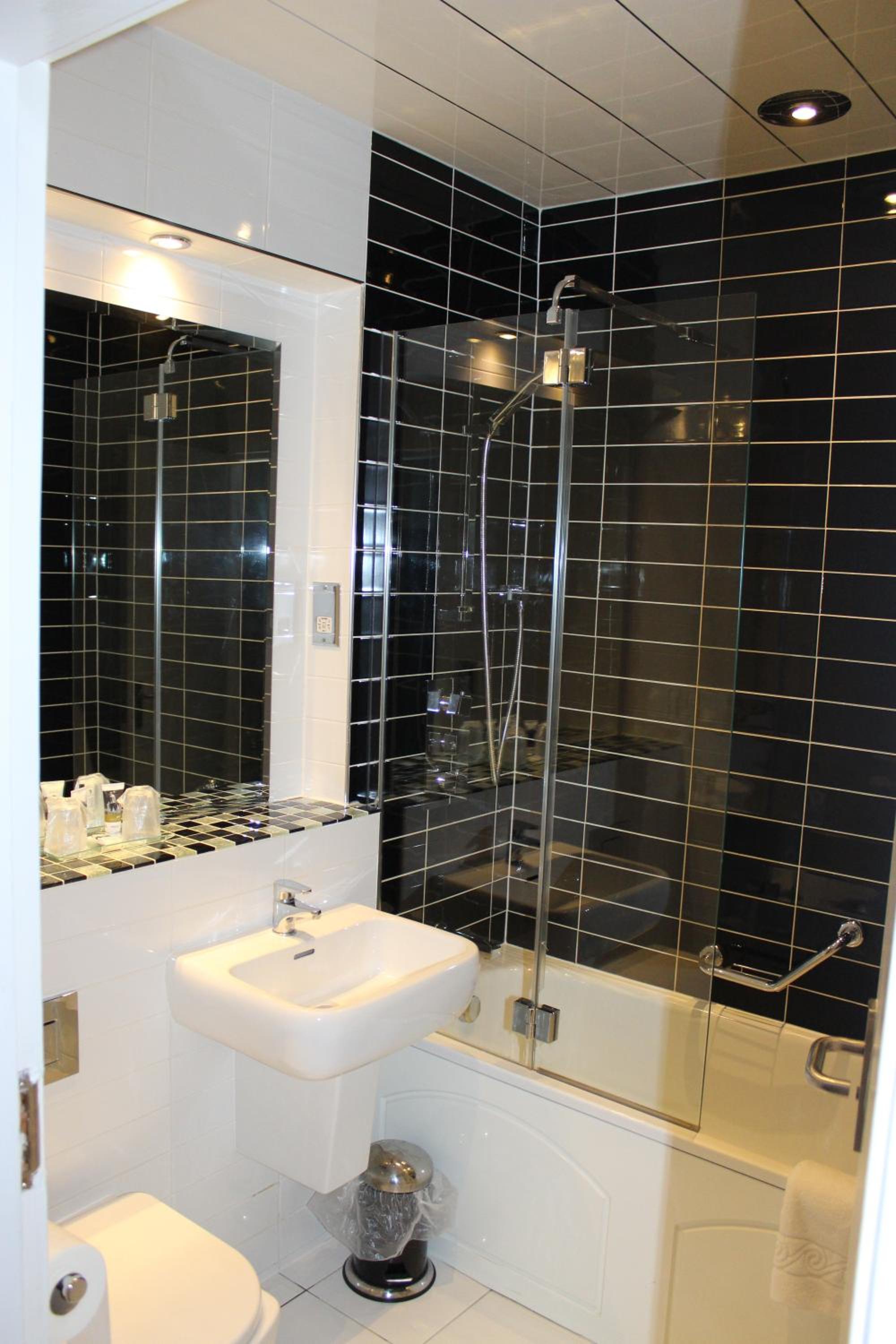 Standard King Room - Photo 6