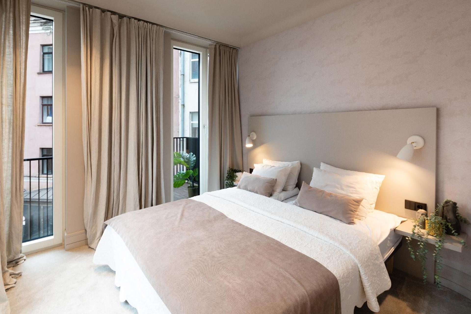 King Suite with Balcony photo 1