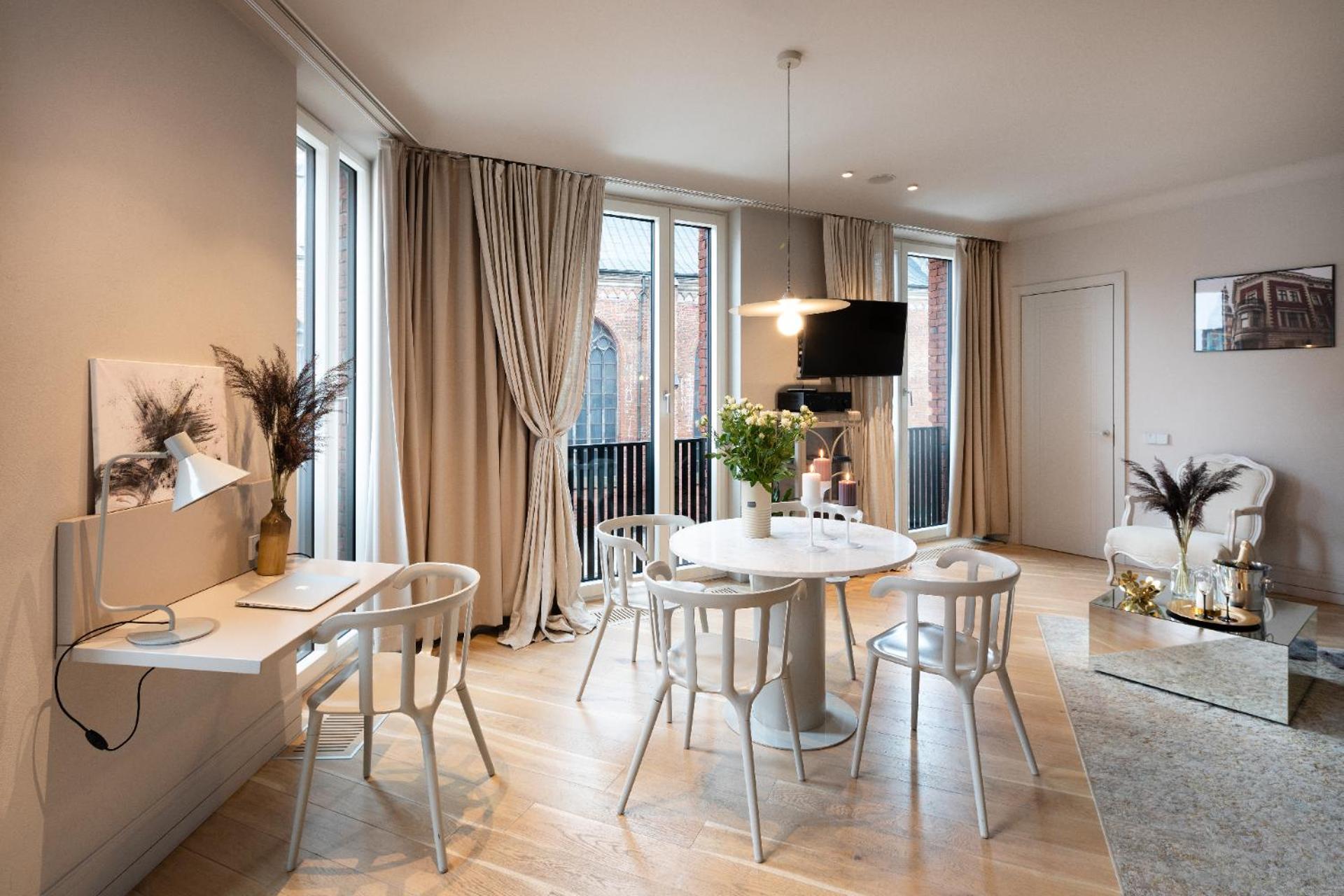 King Suite with Balcony photo 2