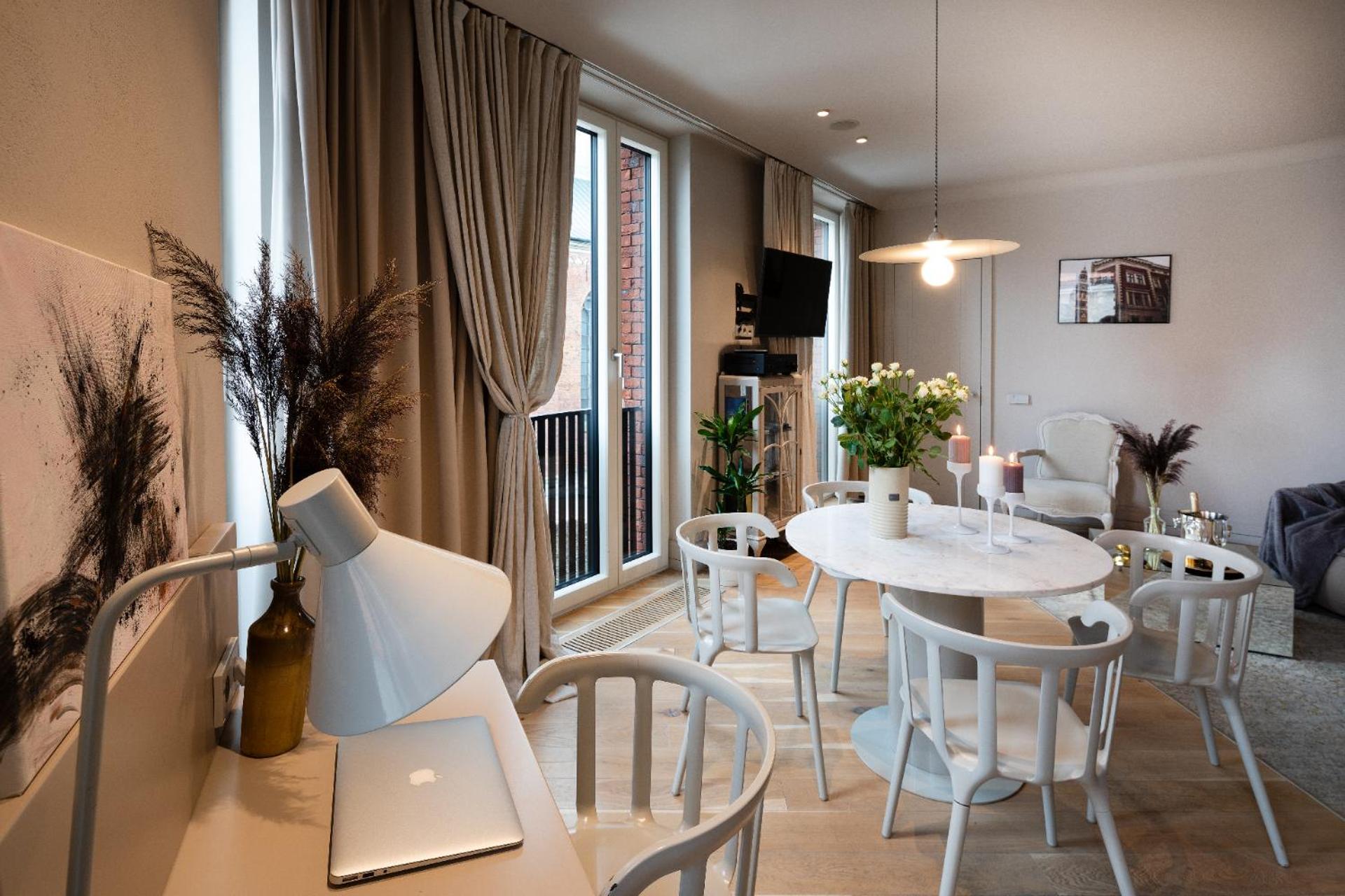 King Suite with Balcony photo 3
