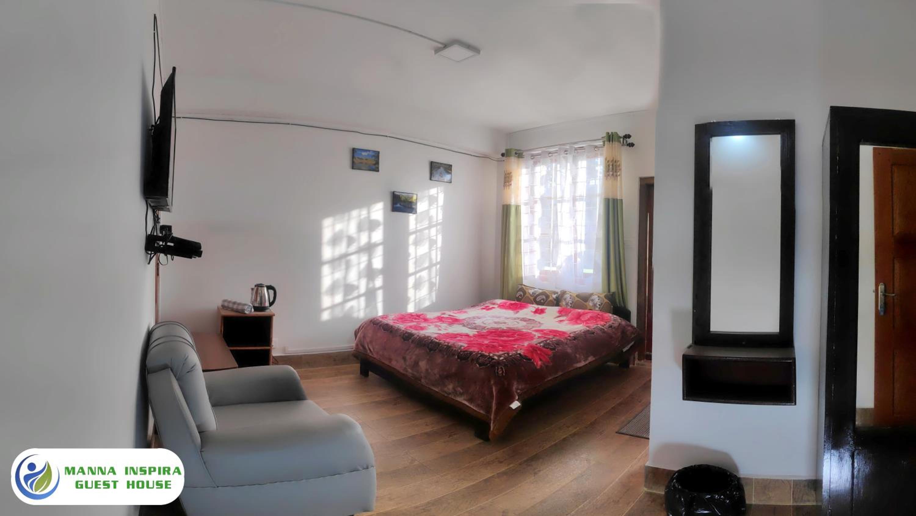 Double Room with Balcony (2 Adults + 1 Child) - Photo 17