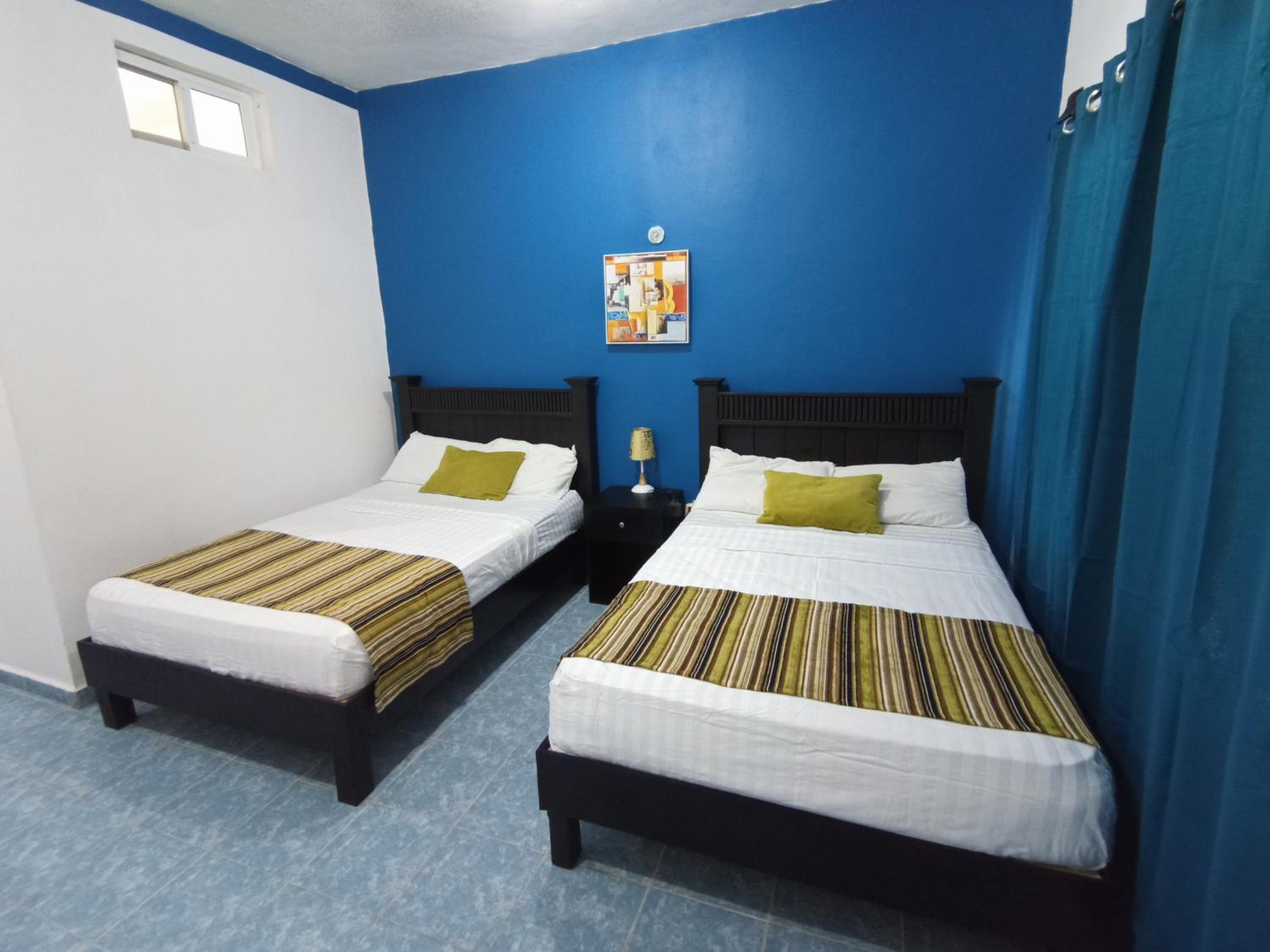 Twin Room with Private Bathroom - Photo 8