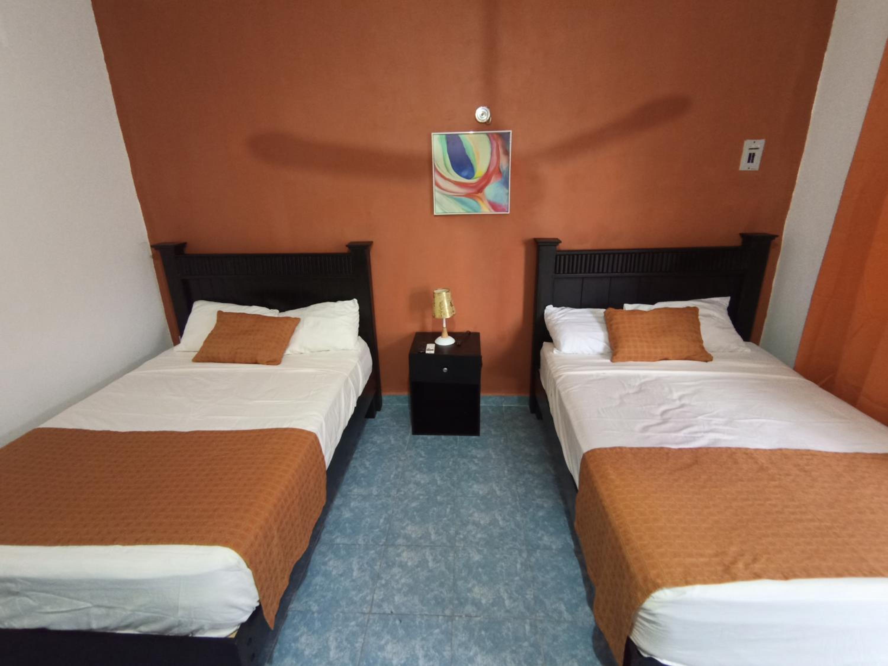 Twin Room with Private Bathroom - Photo 6