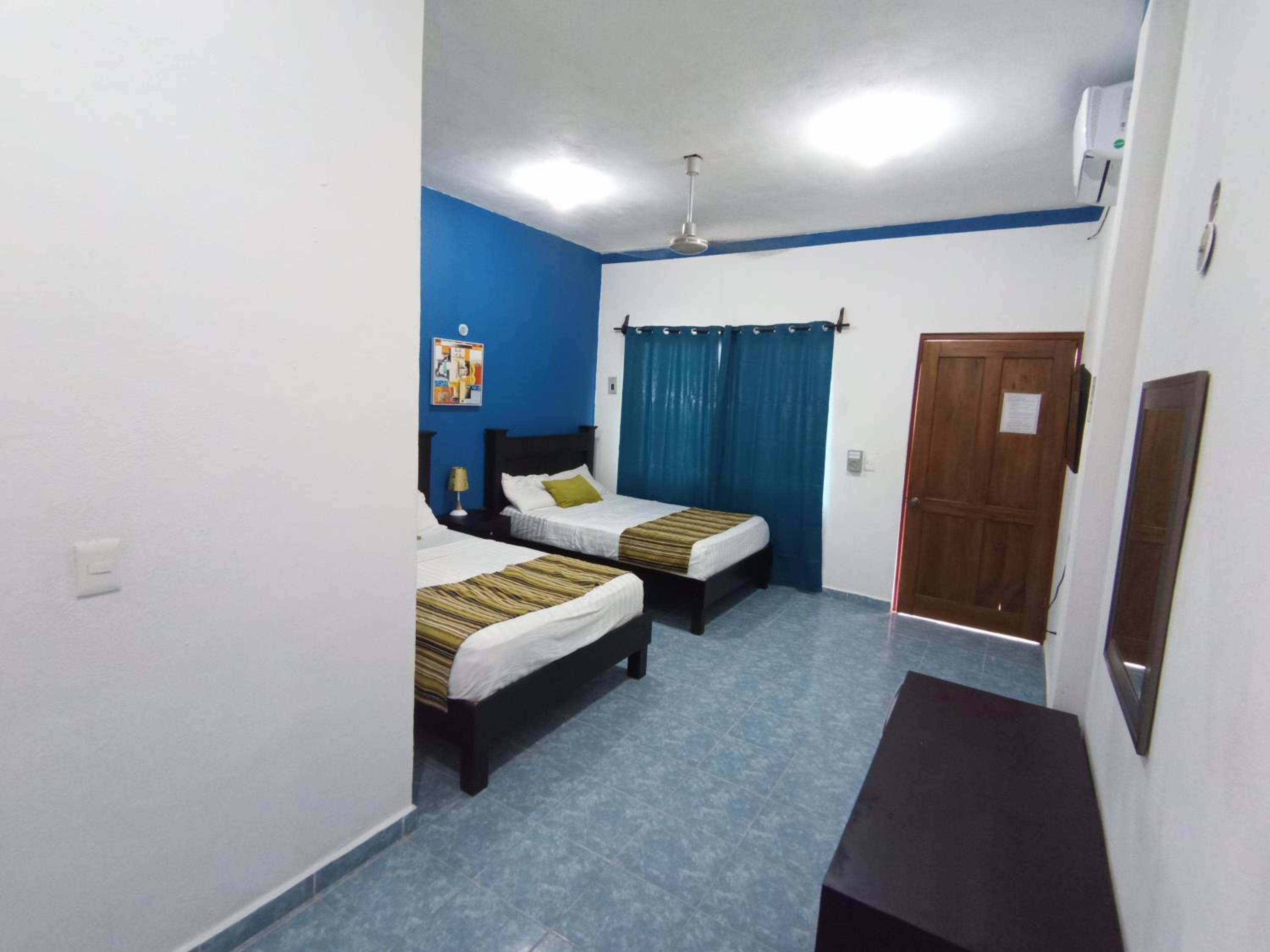Twin Room with Private Bathroom - Photo 2