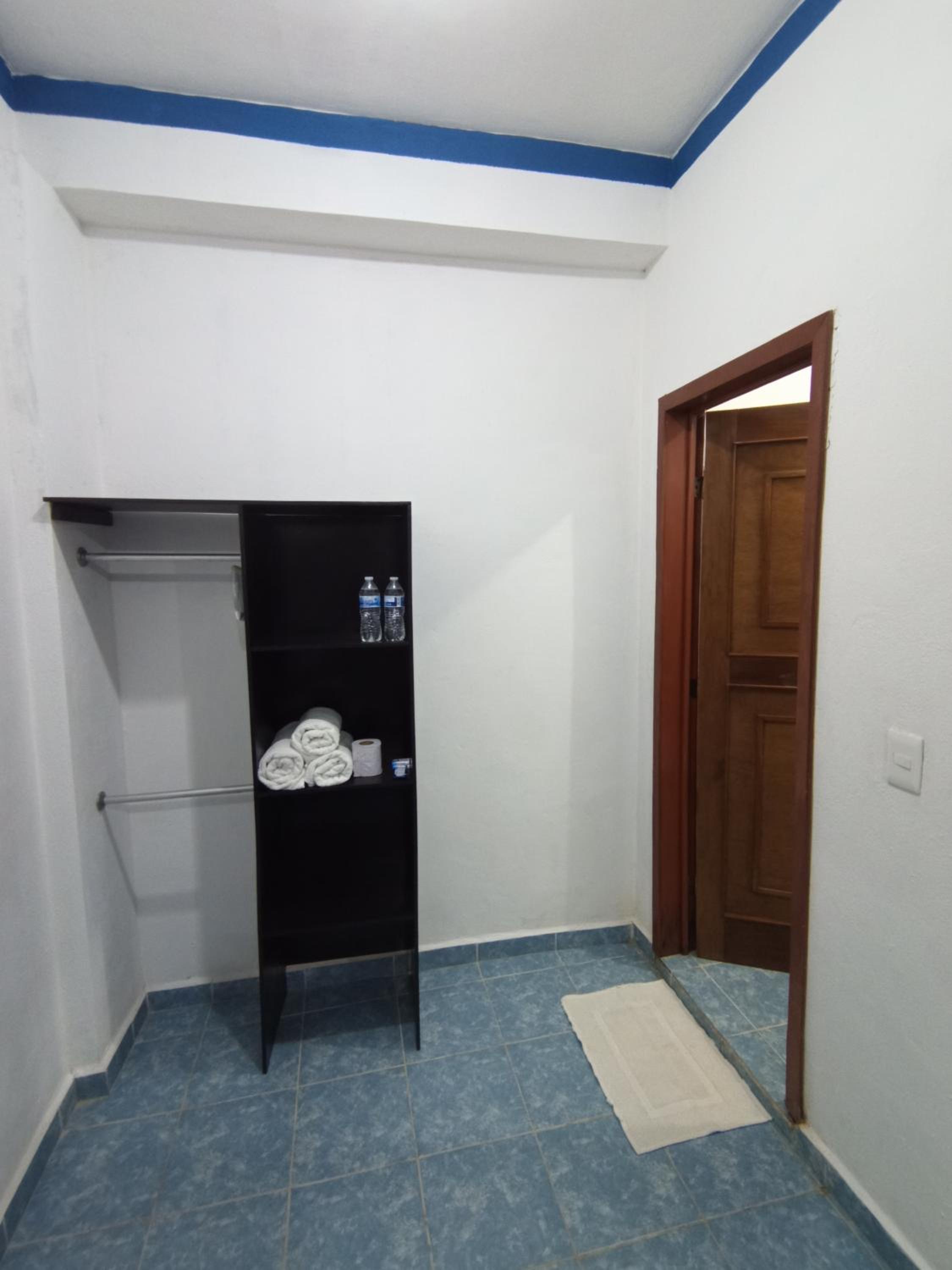 Twin Room with Private Bathroom - Photo 4