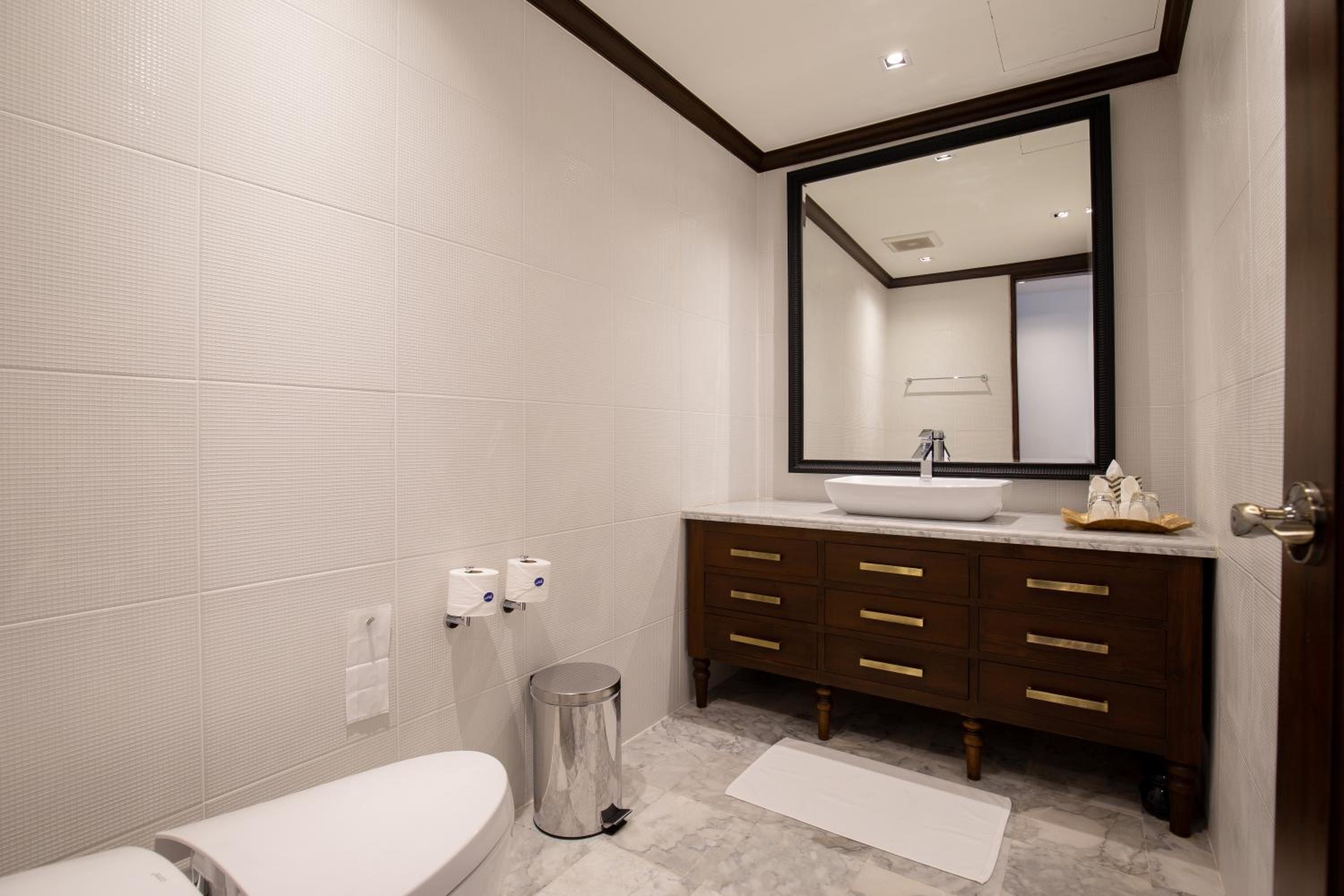 Presidential Suite thumbnail 6