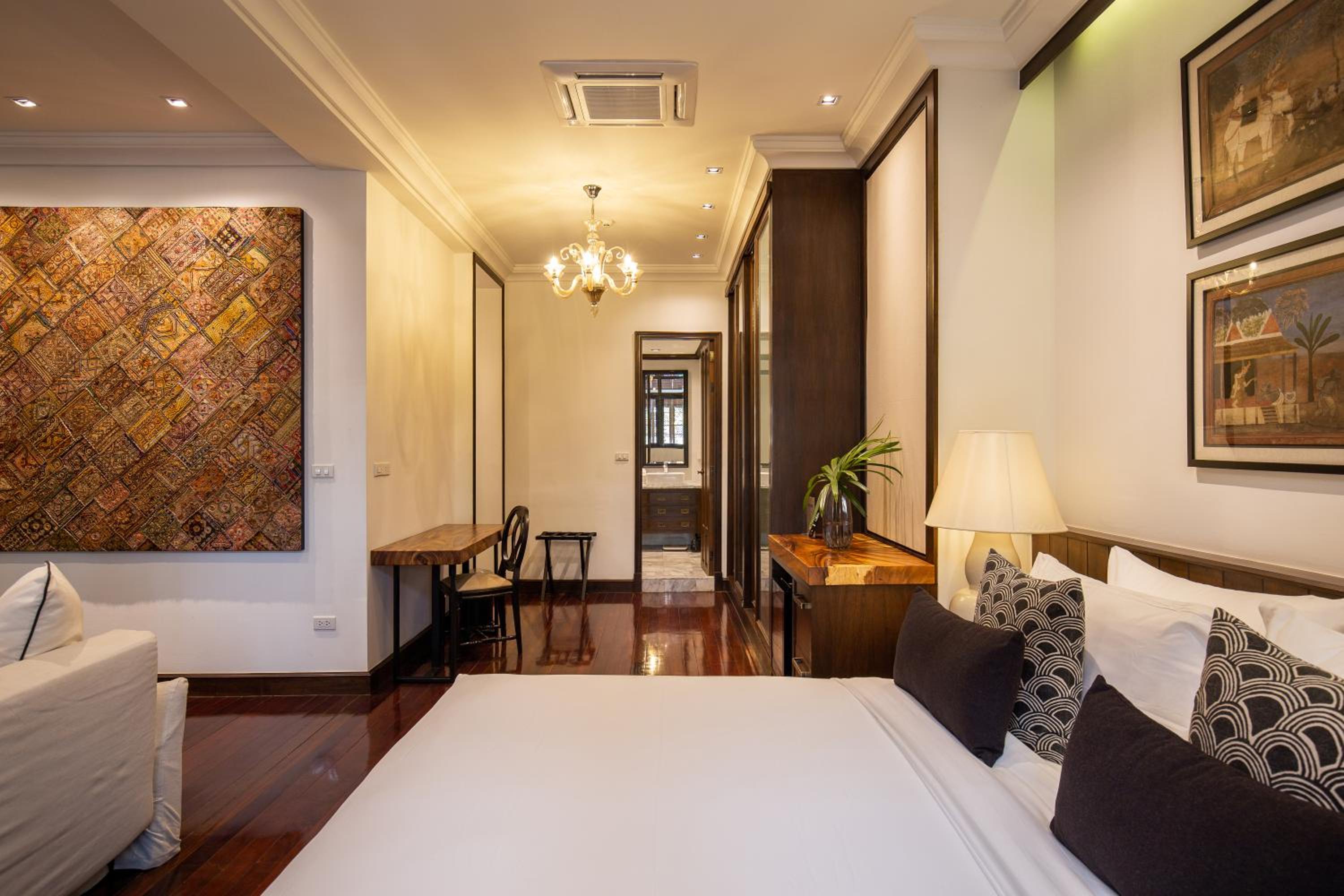 Presidential Suite thumbnail 5