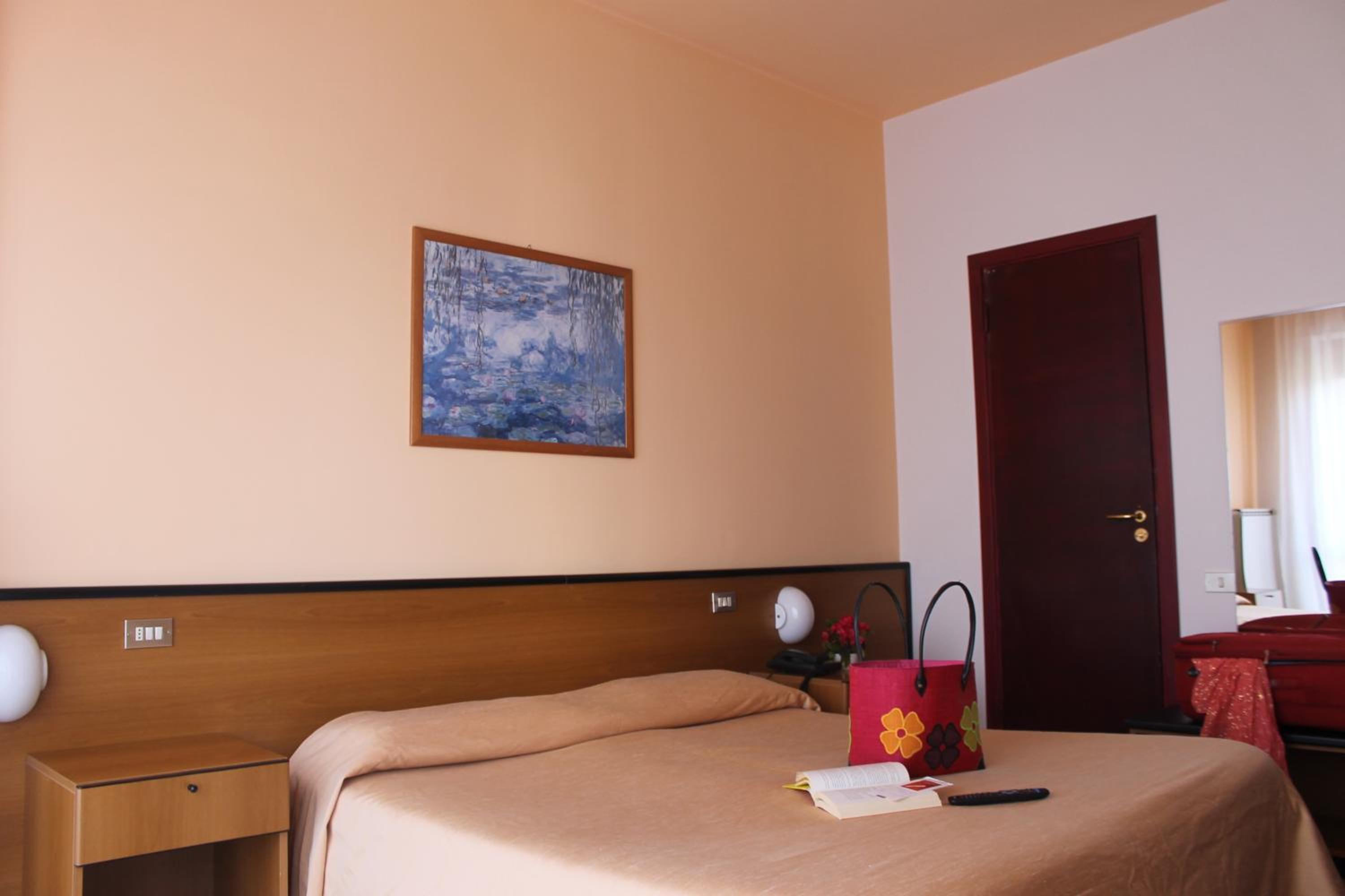 Double Room - Photo 4