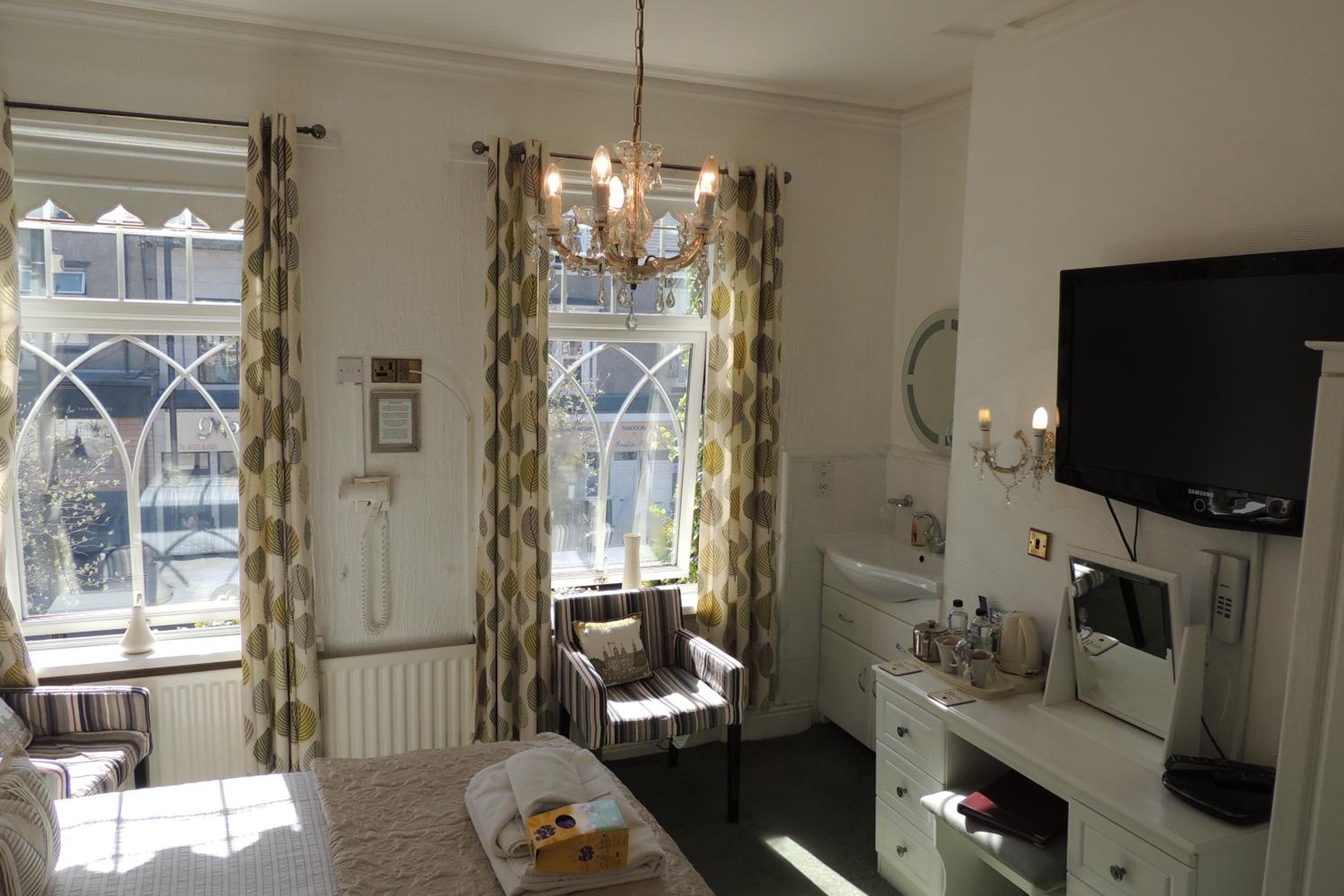 Double or Twin Room - Photo 13