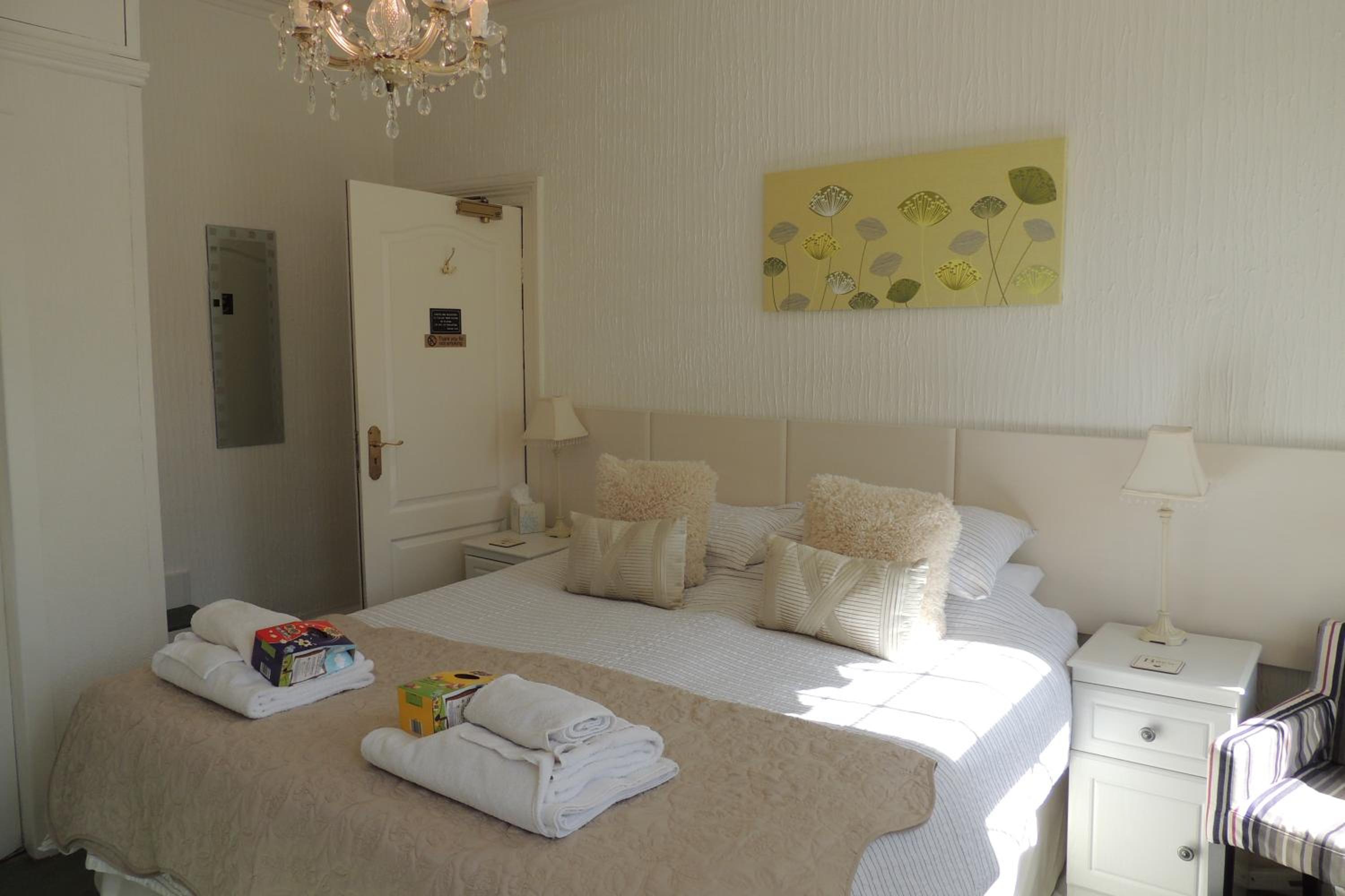 Double or Twin Room - Photo 9
