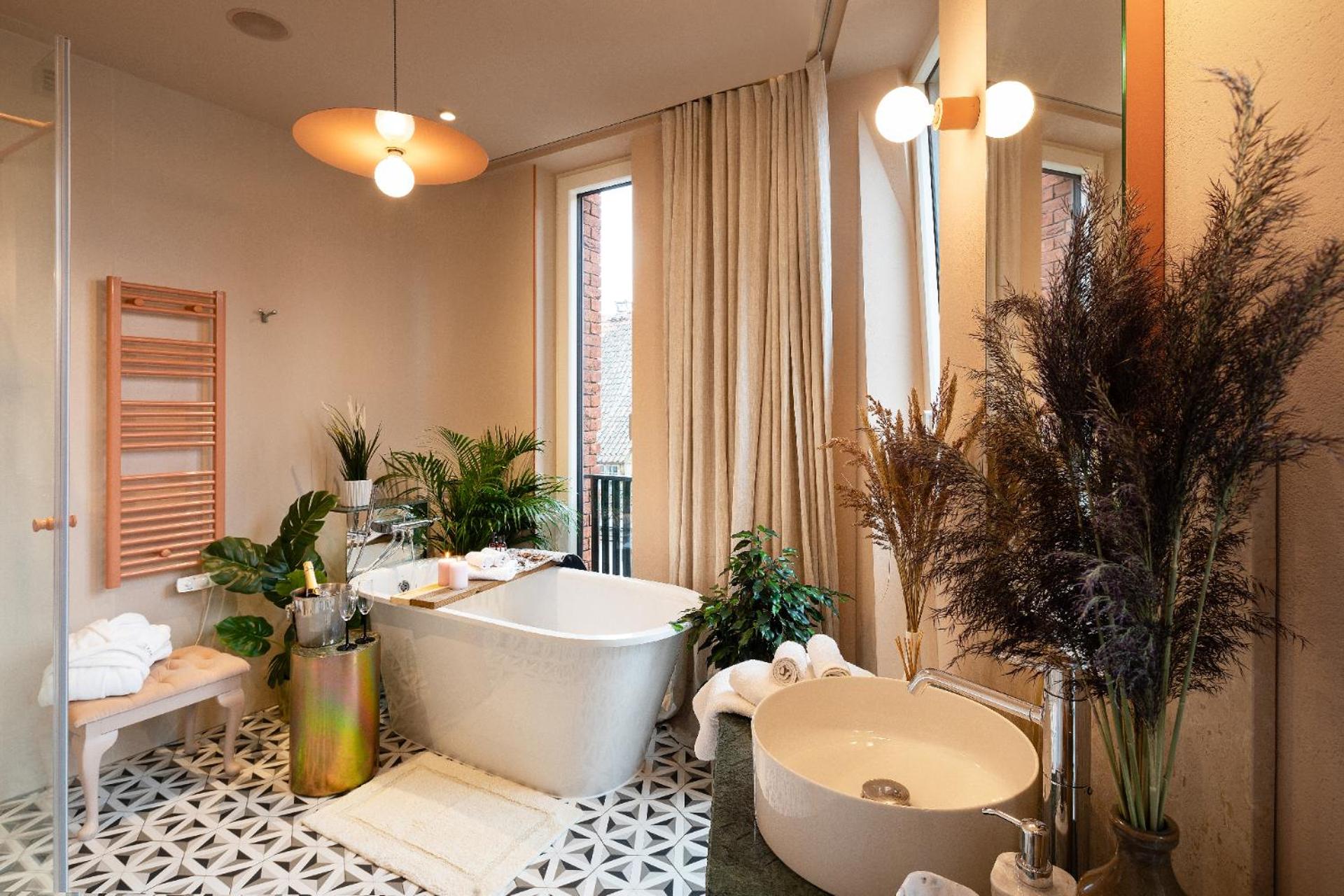 King Suite with Balcony photo 3