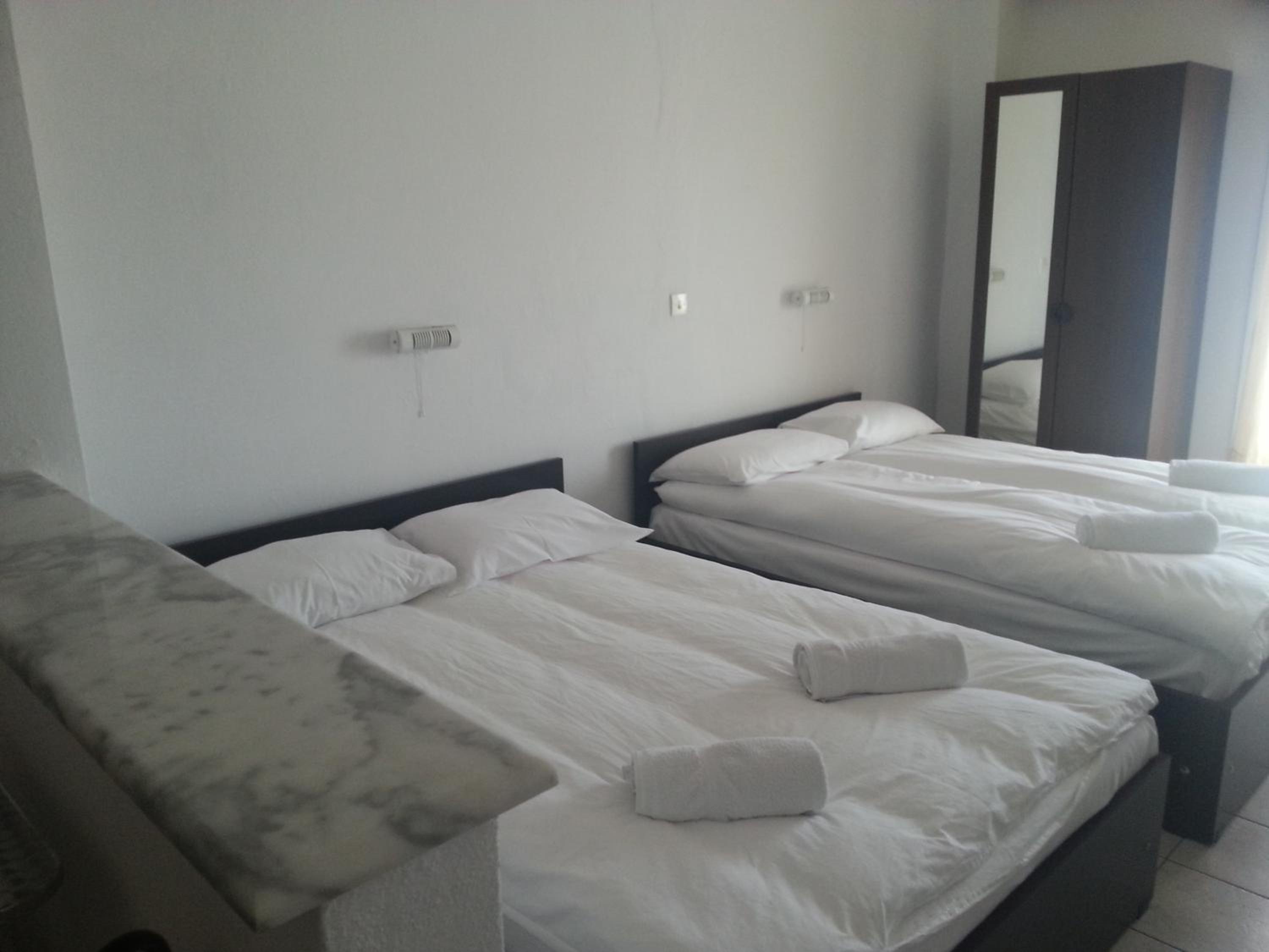 Studio (3 Adults)