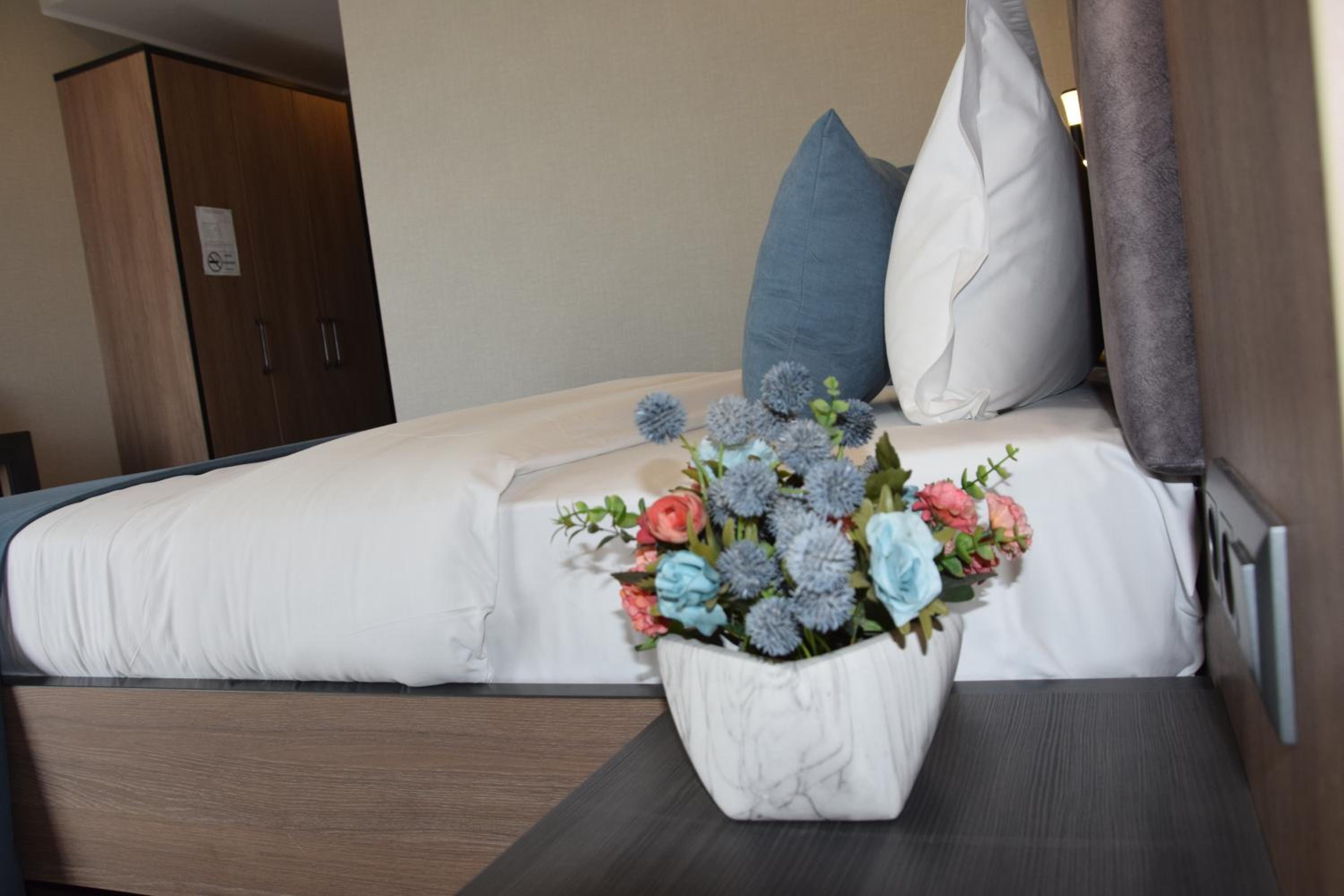 Economy Twin Room - Photo 4