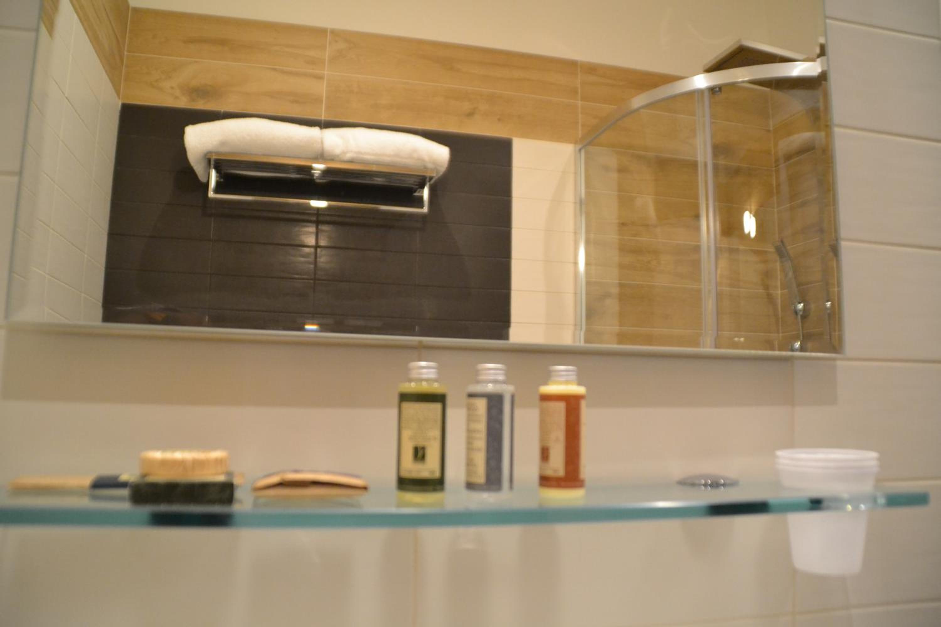 Double Room - Photo 6