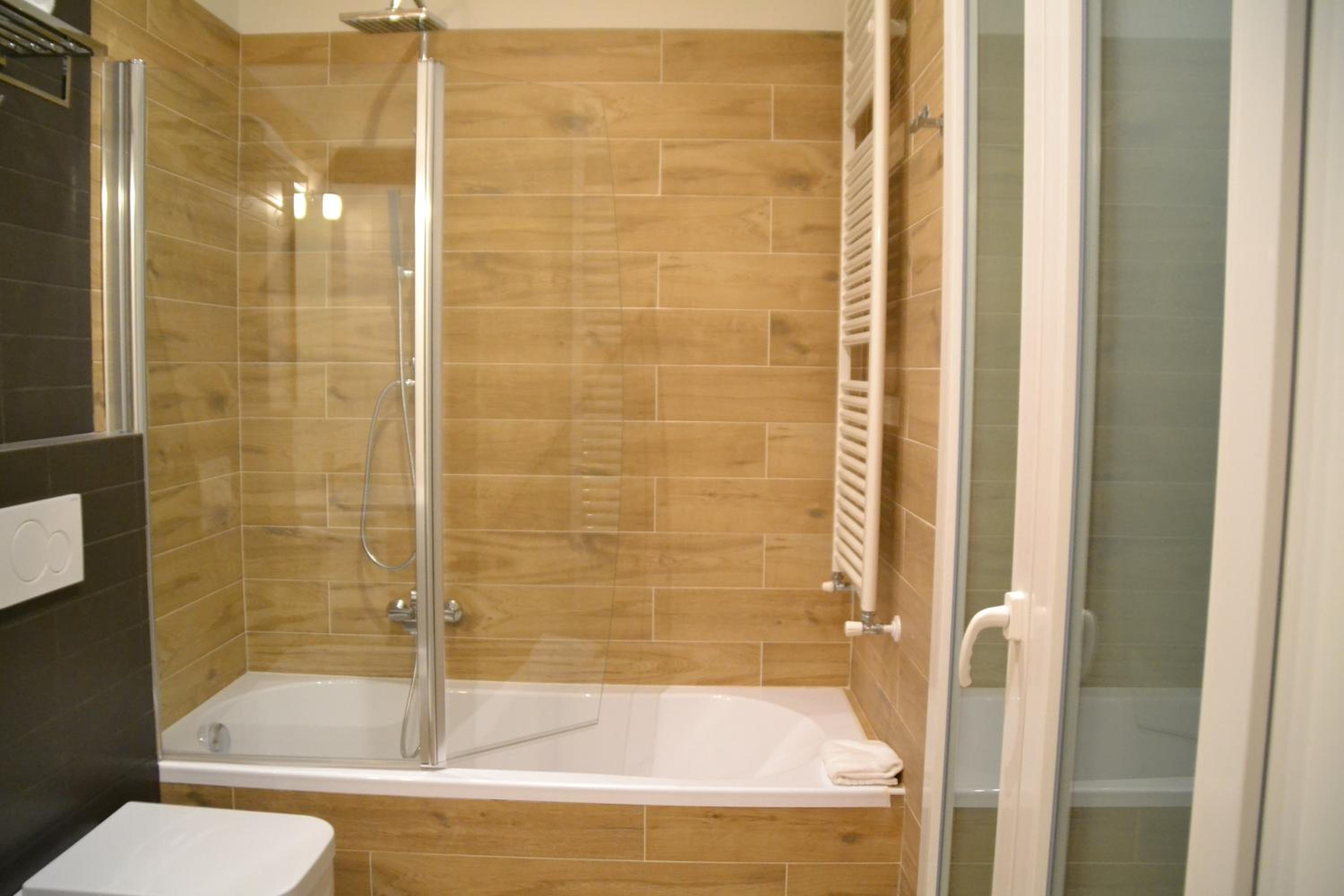 Double Room - Photo 7