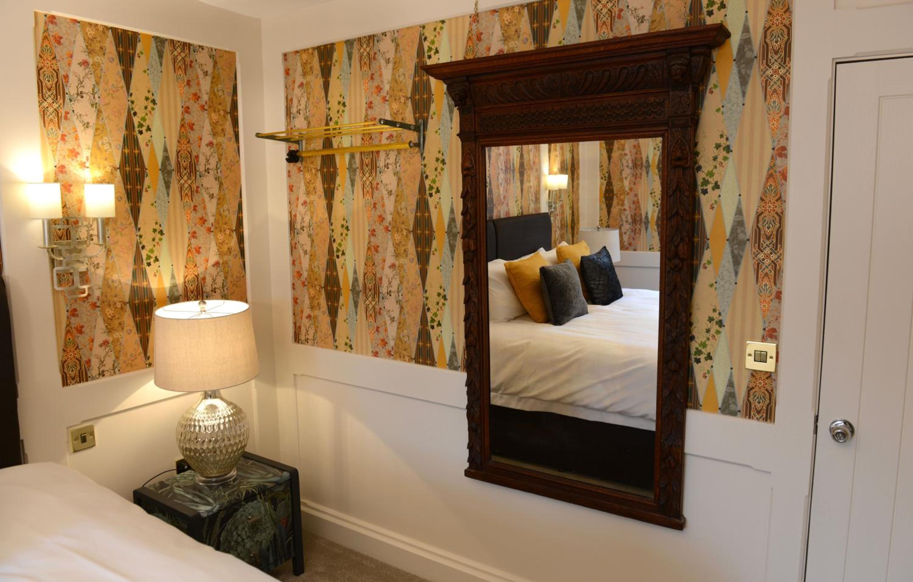 Deluxe King Room - Photo 1