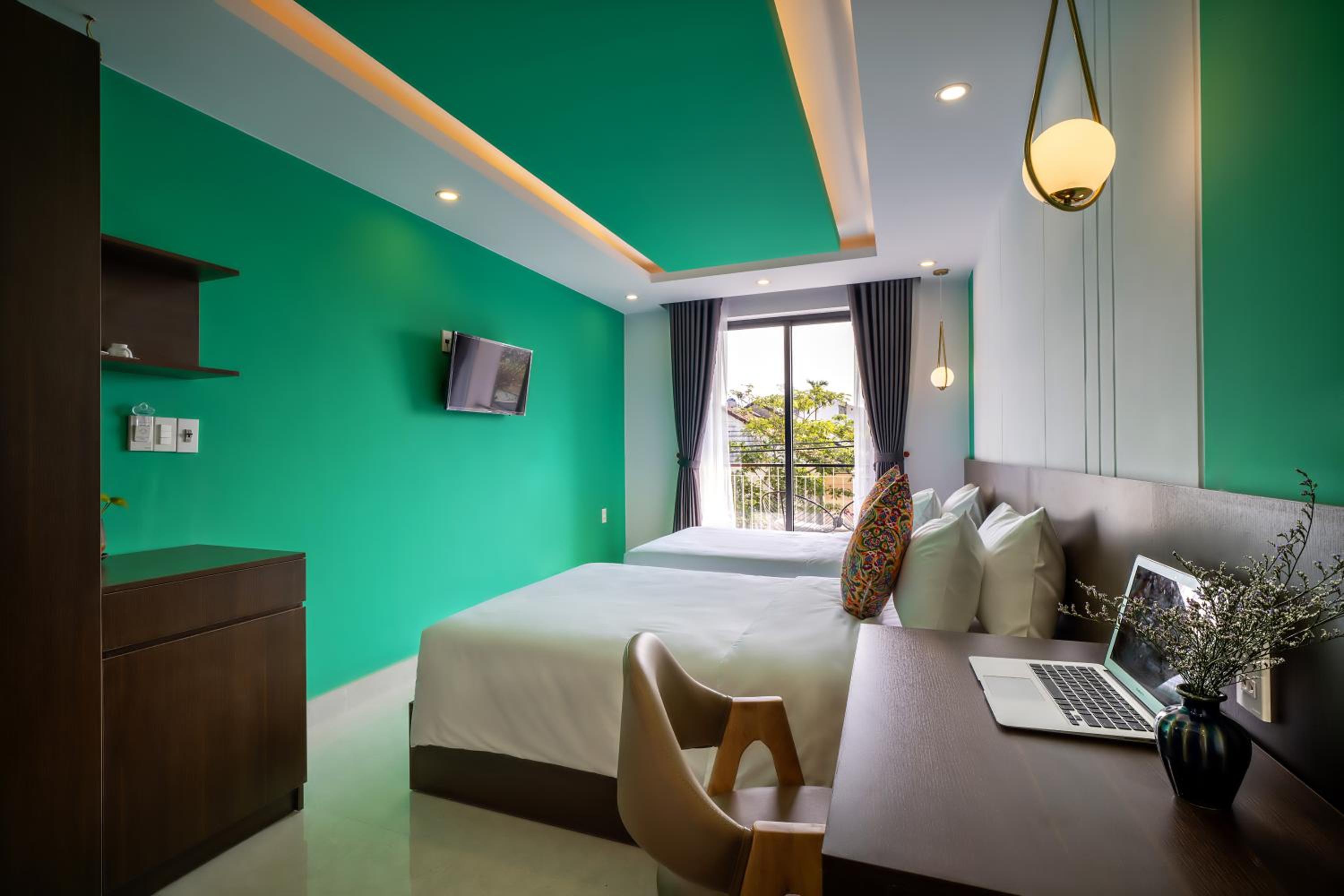 Twin Room with Balcony - Photo 3