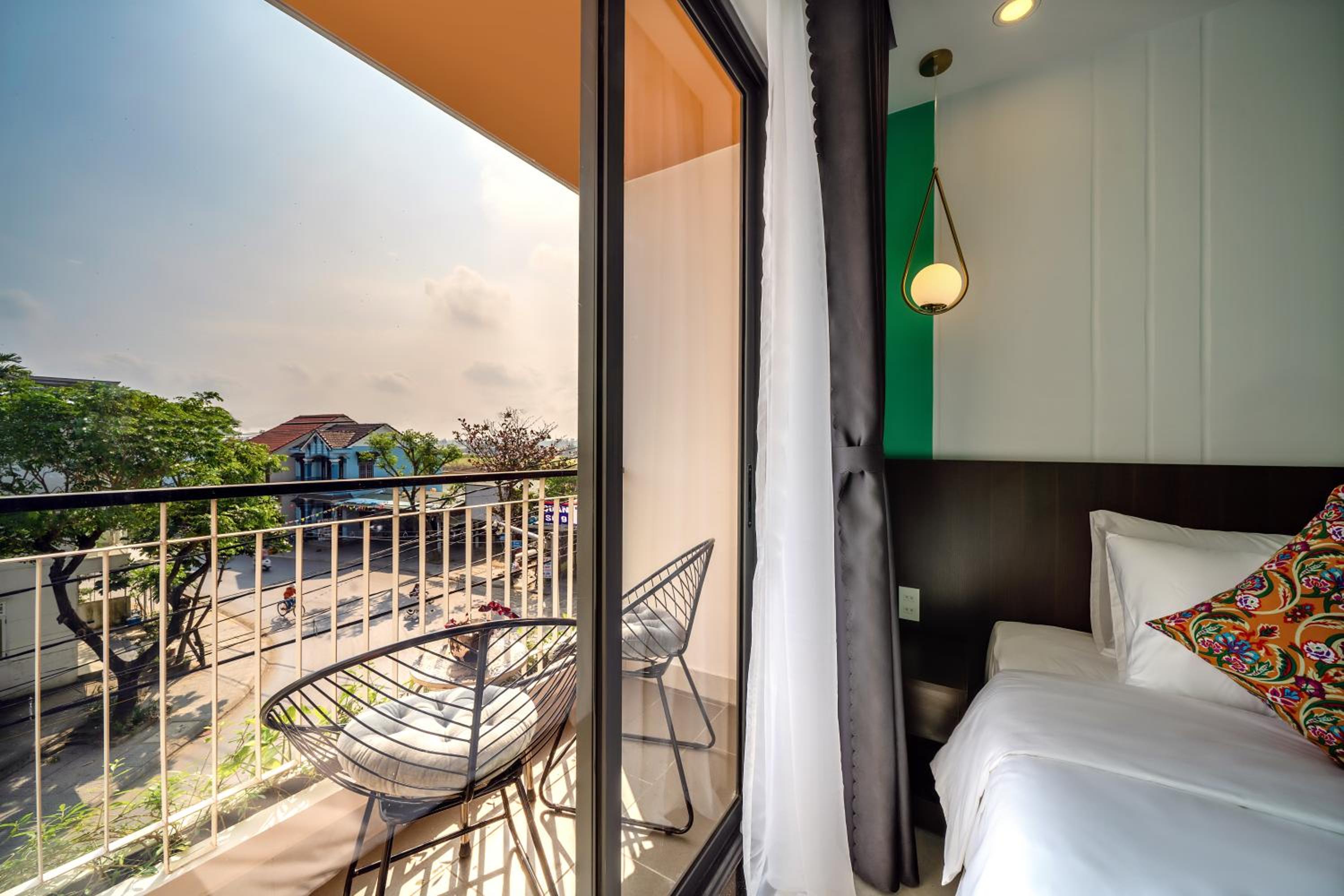 Twin Room with Balcony - Photo 4