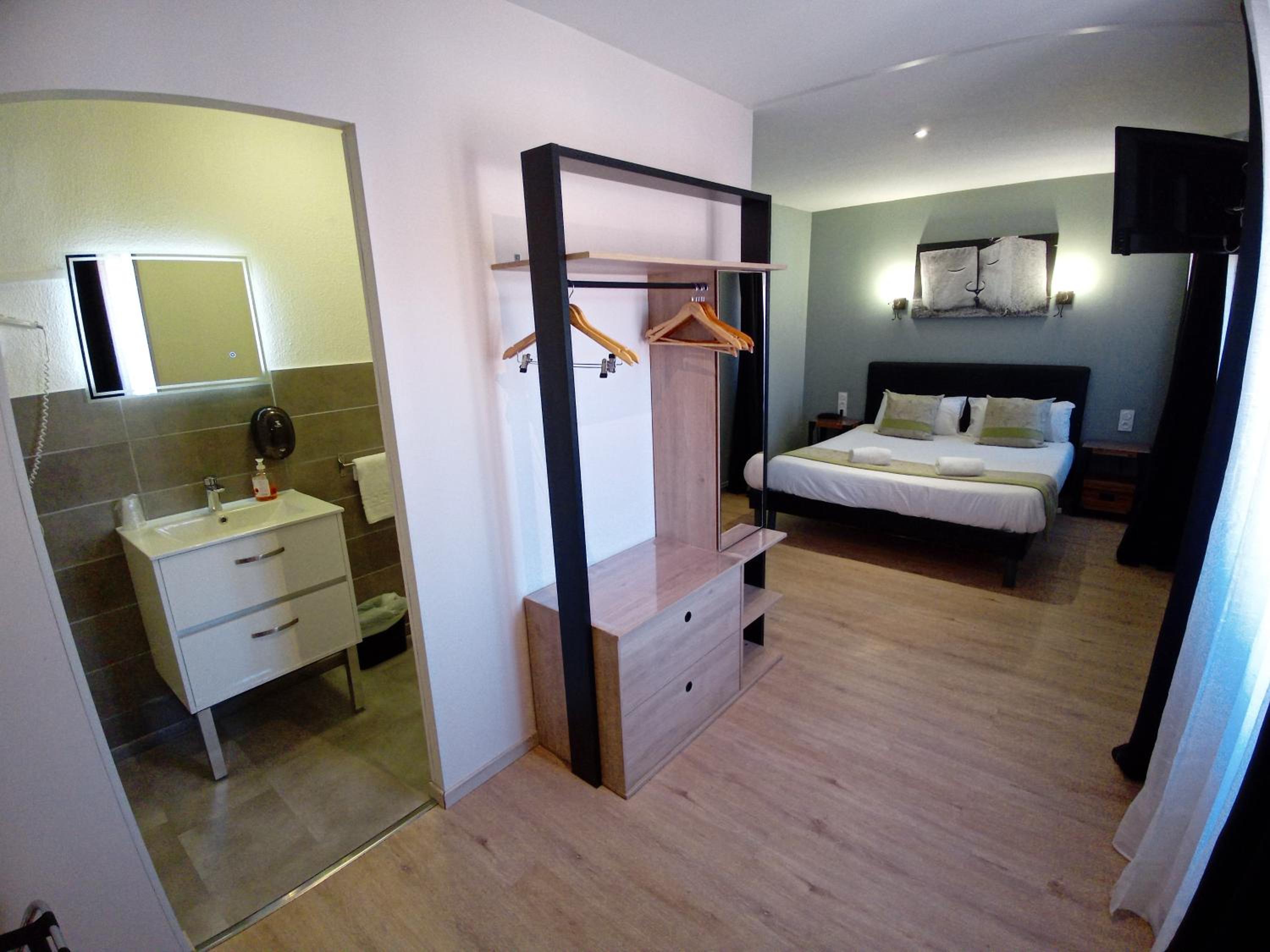 Comfort Double Room with Air Conditioning - Photo 10