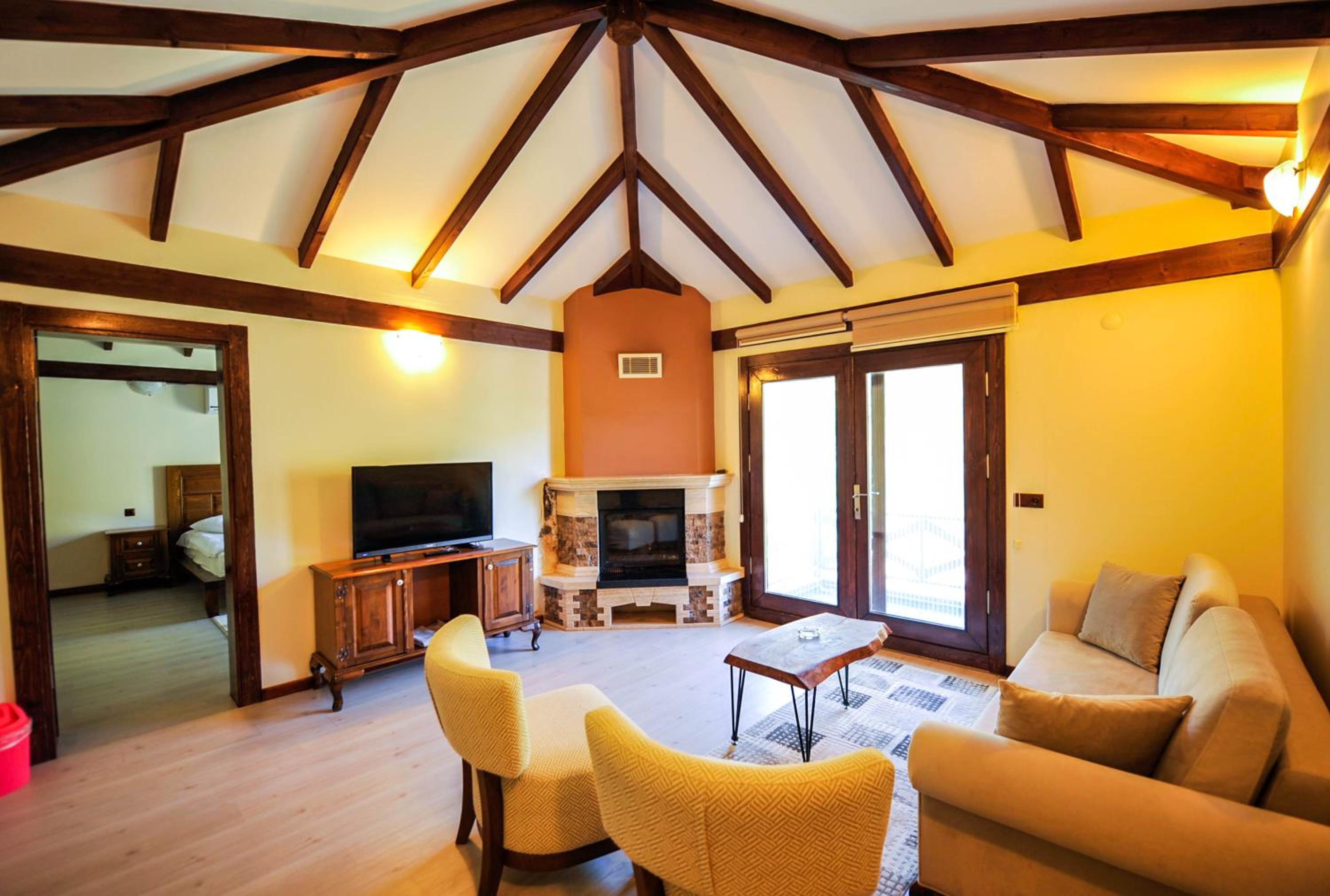 Suite with Mountain View - Photo 14