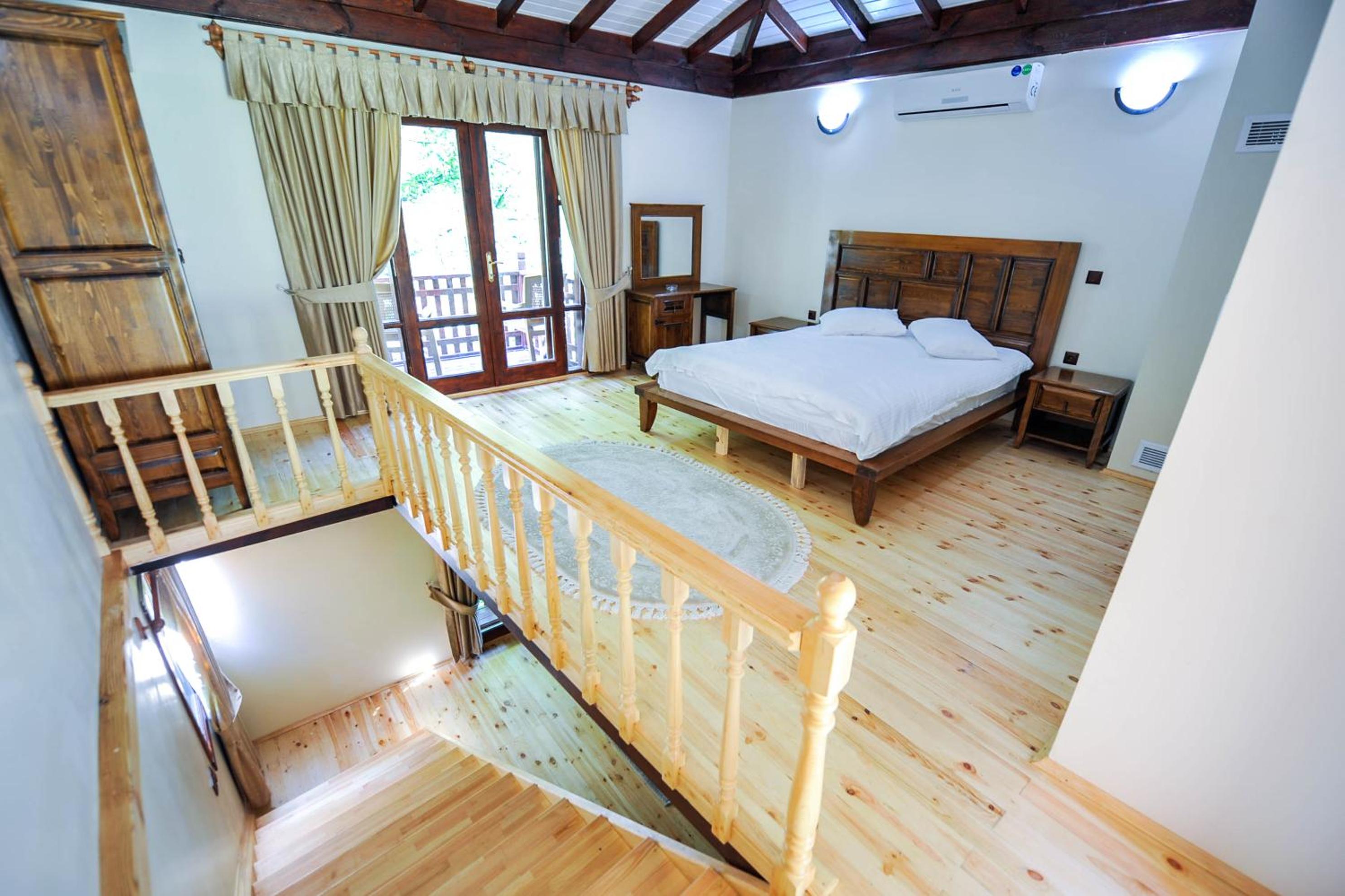 Suite with Mountain View - Photo 13
