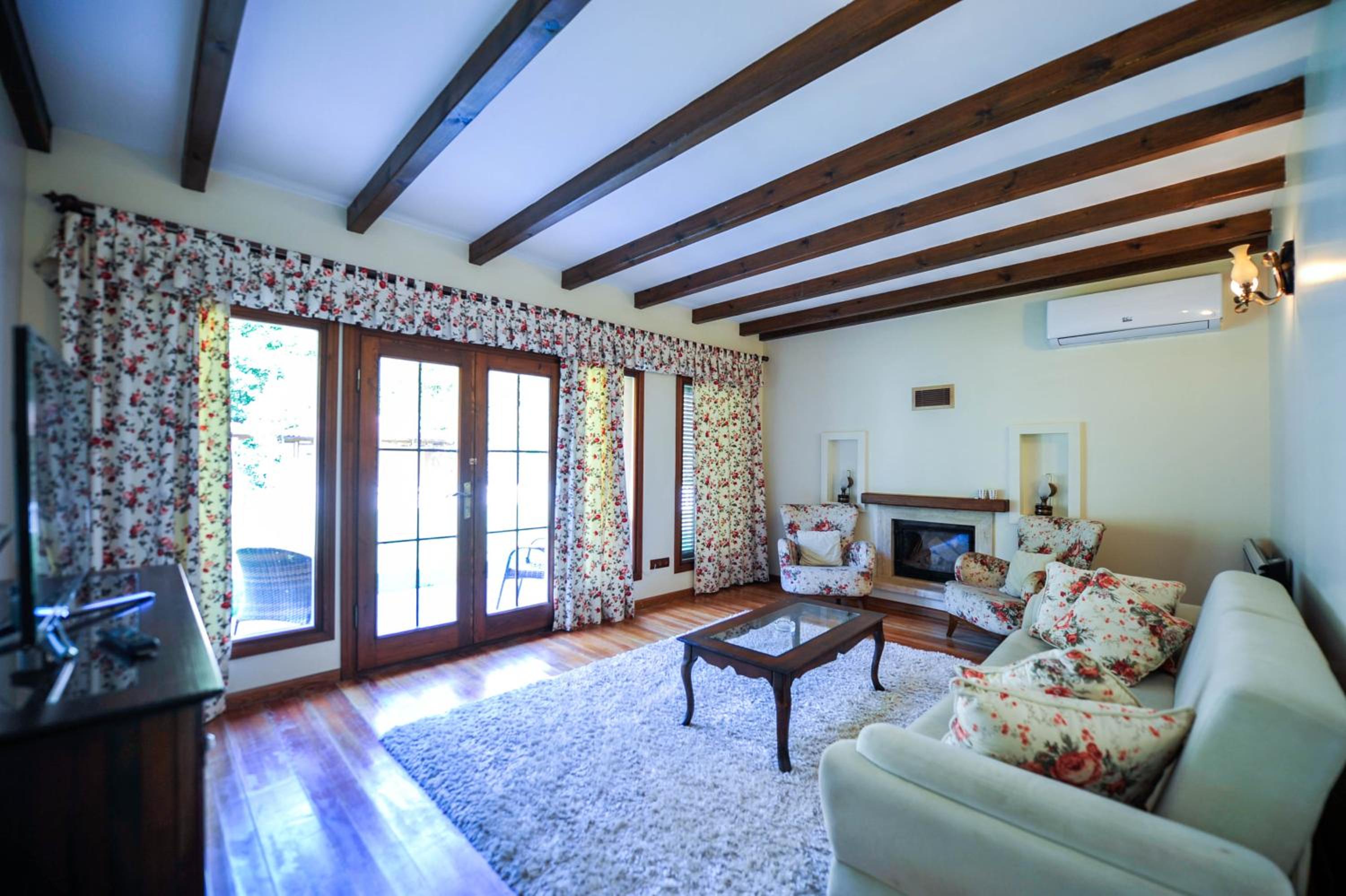 Suite with Mountain View - Photo 1