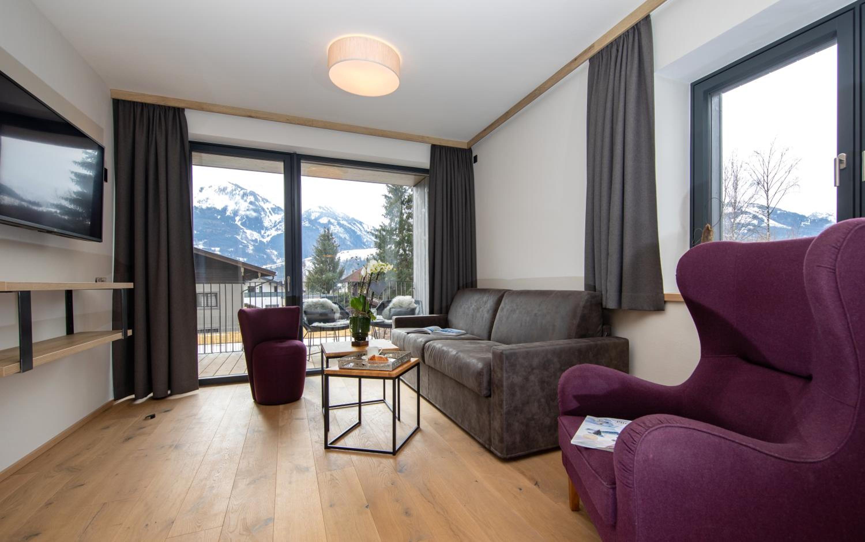 Apartment with Balcony photo 2