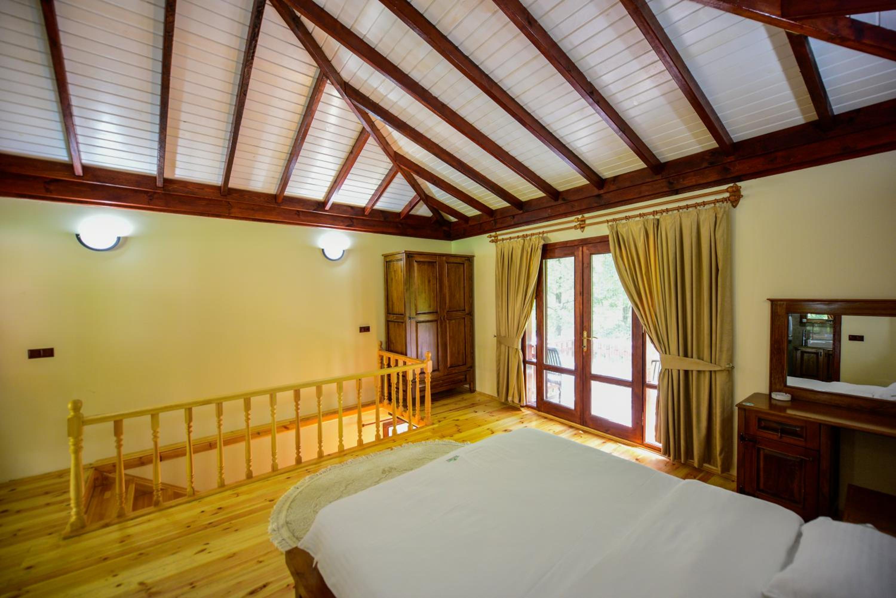 Suite with Mountain View - Photo 12