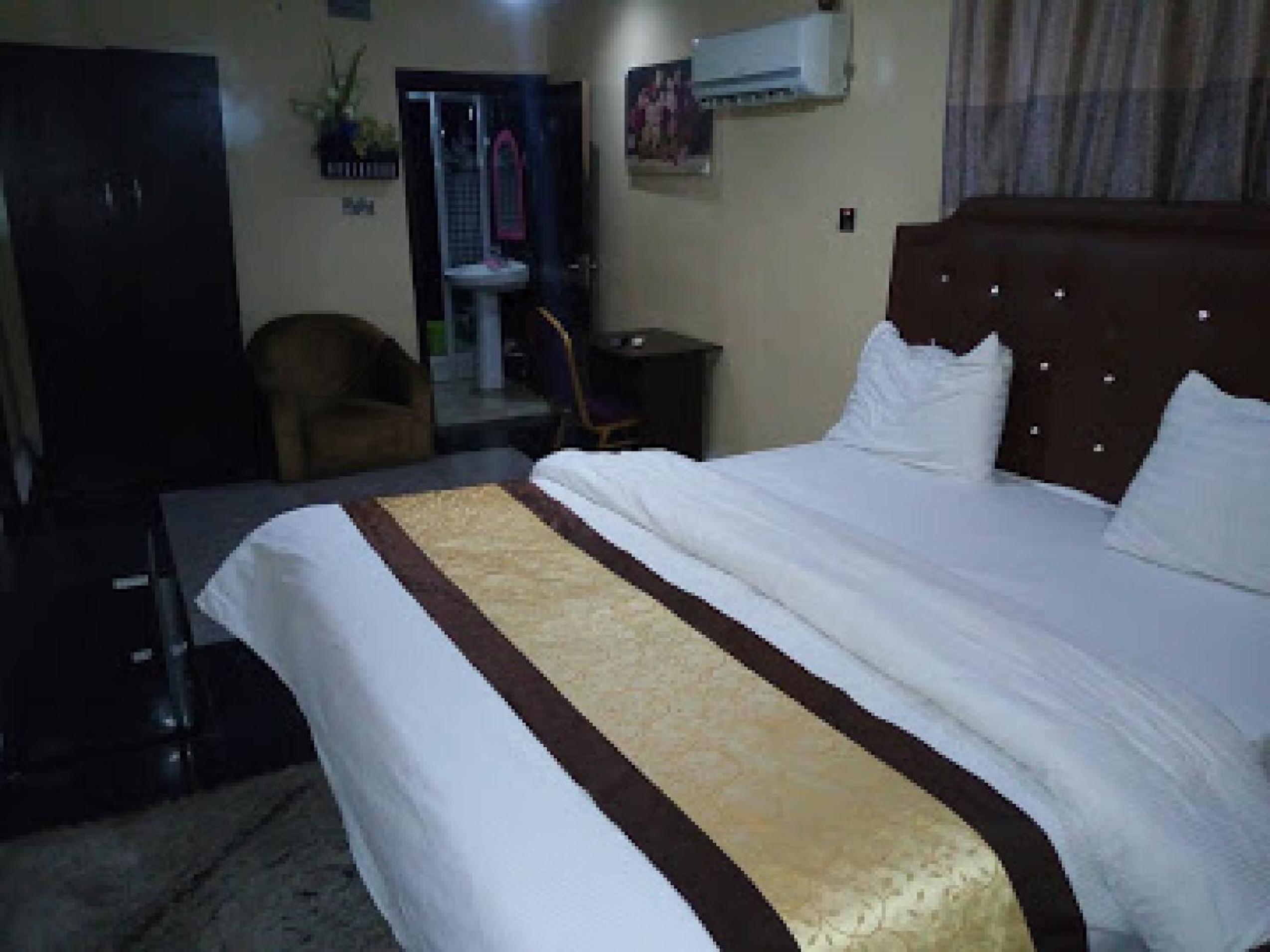 Double or Twin Room photo 3