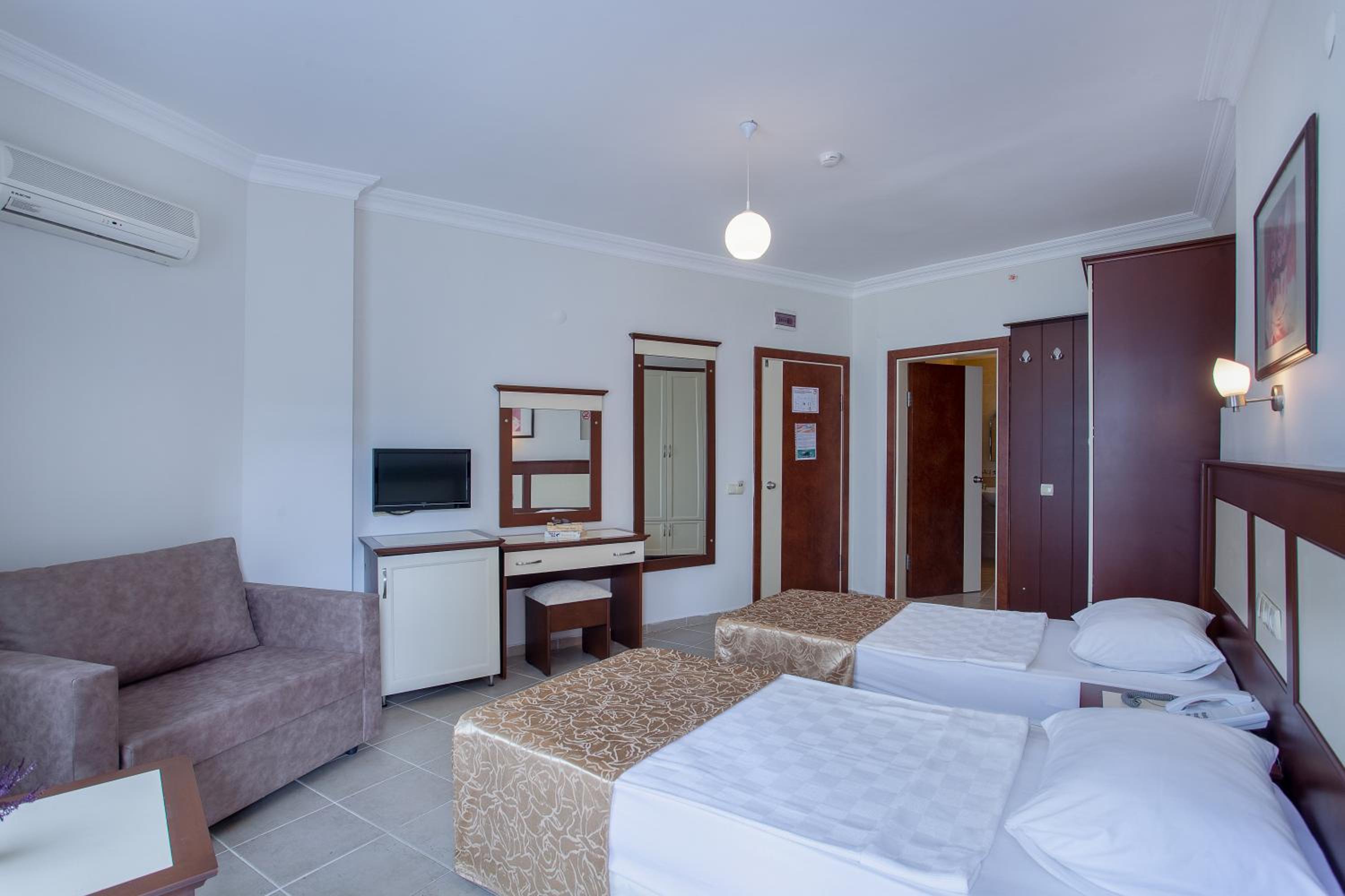 Standard Double Room - Photo 6