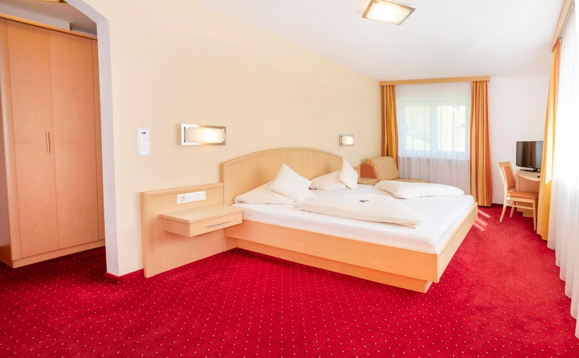 Large Double Room photo 3